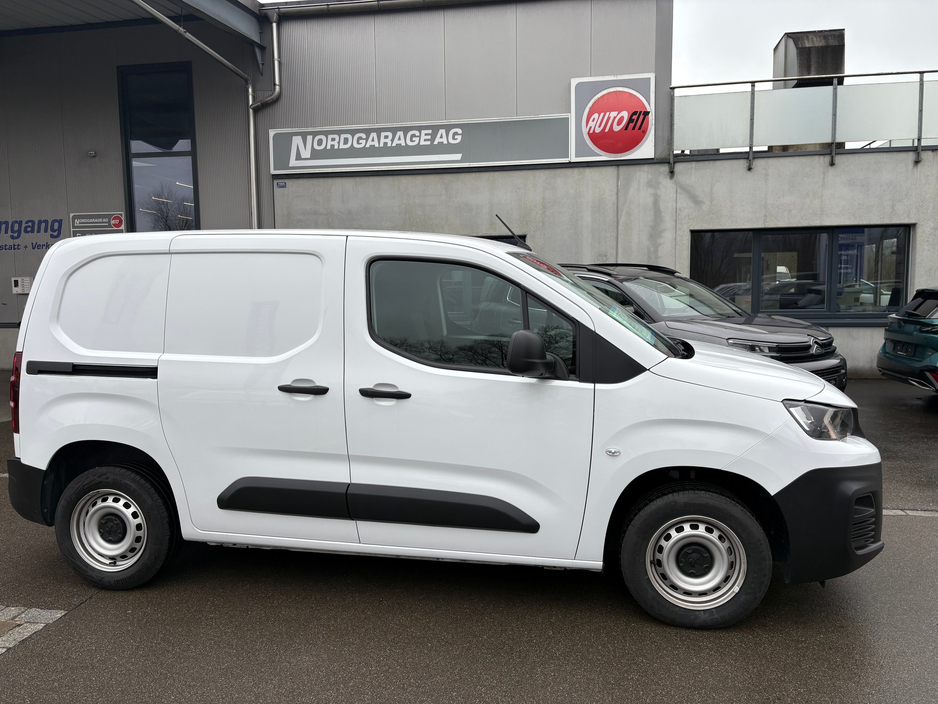 PEUGEOT Partner Kaw. 650 Standard 1.2 PureTech 110 S/S-image-1