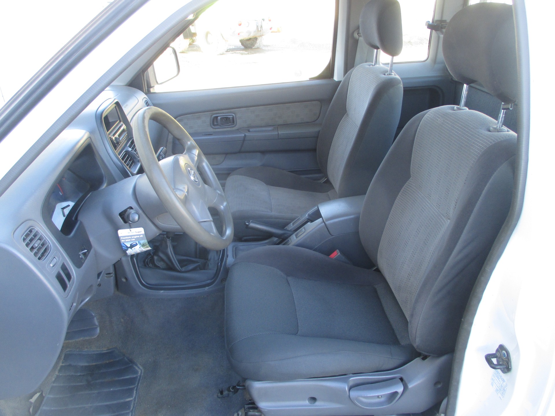 NISSAN NP300 4x4 King Cab-image-8