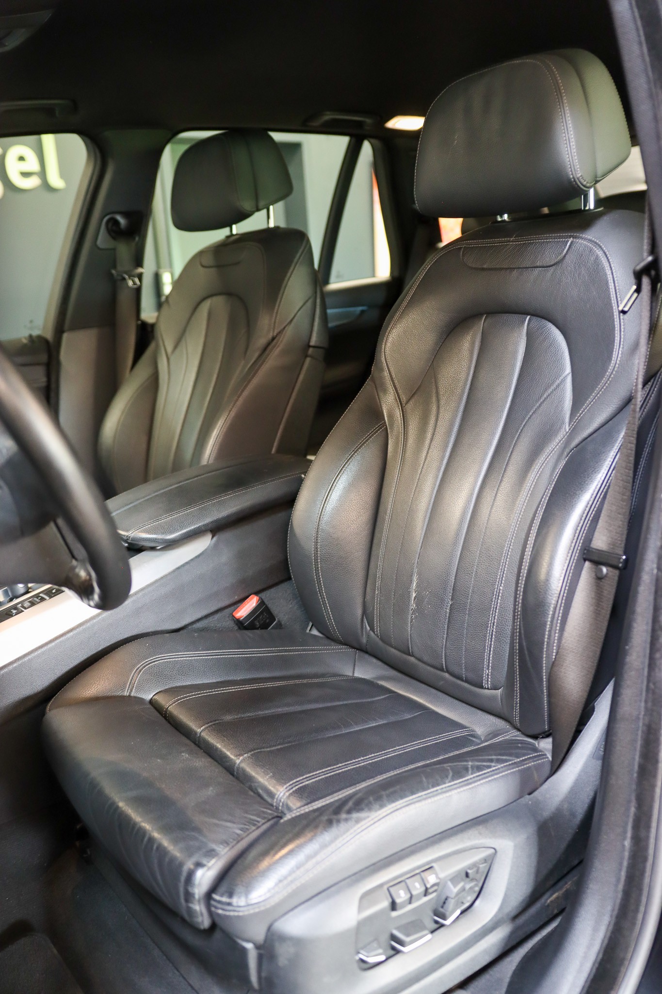 BMW X5 xDrive 30d Steptronic-image-12