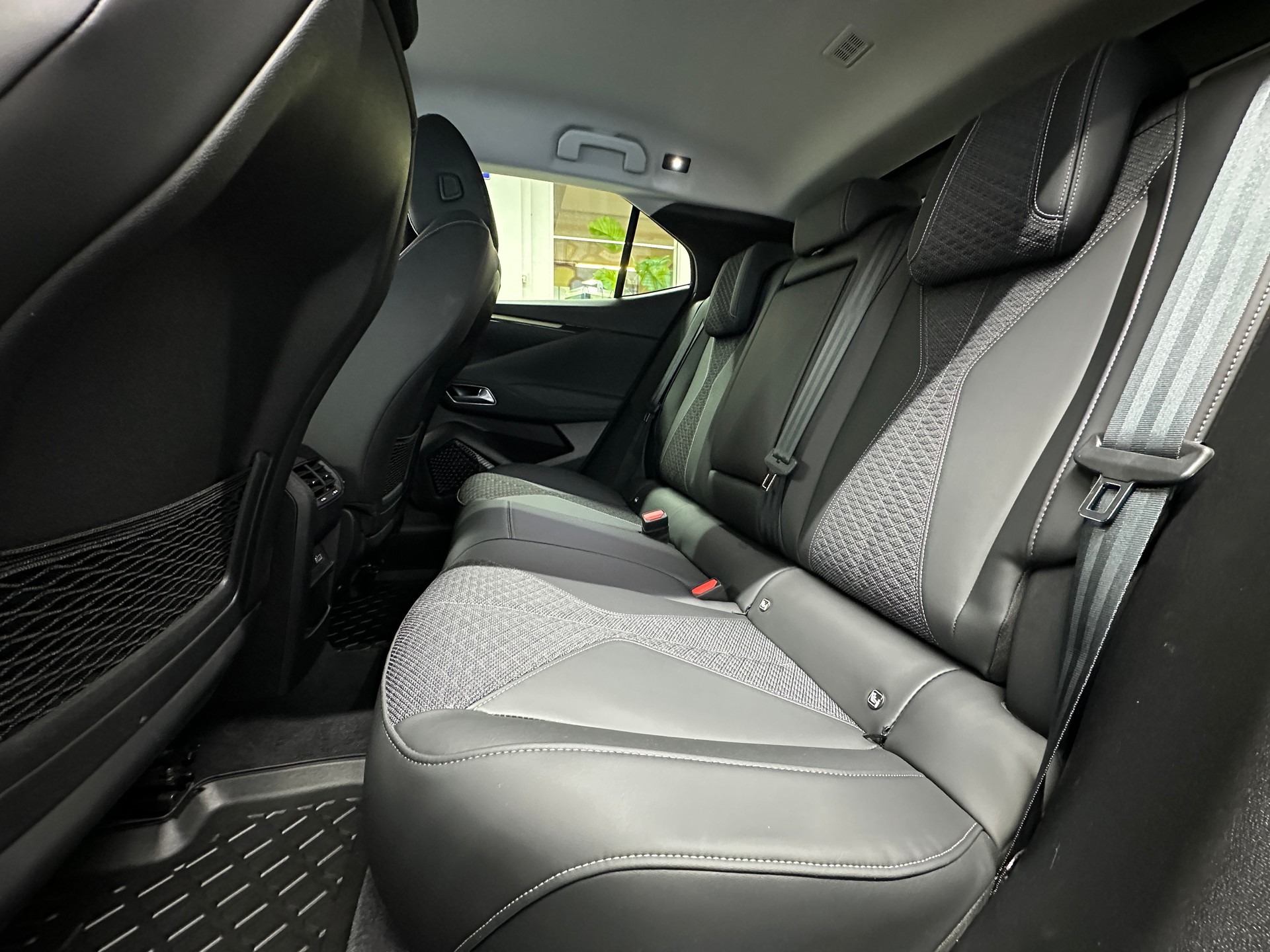 DS AUTOMOBILES DS 4 1.6 E-Tense Trocadero-image-8