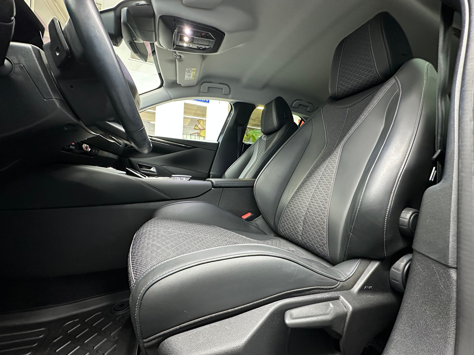 DS AUTOMOBILES DS 4 1.6 E-Tense Trocadero-image-7