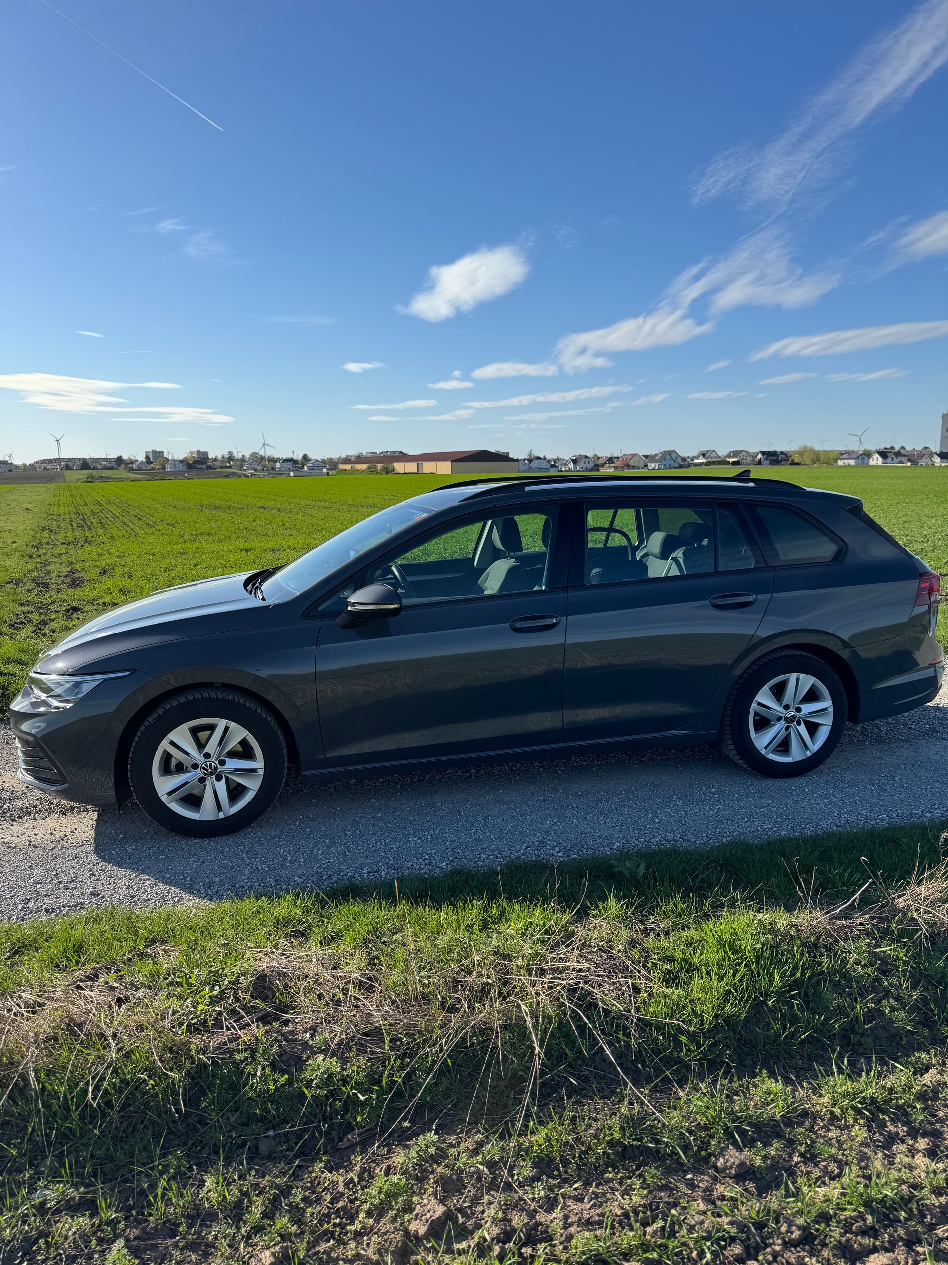 VW Golf Variant 1.5 eTSI mHEV Life-image-1