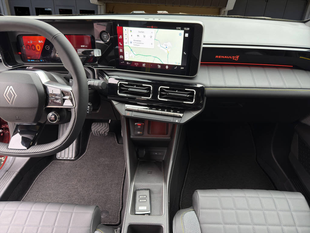 RENAULT R4 E-Tech Comfort Range iconic-image-14
