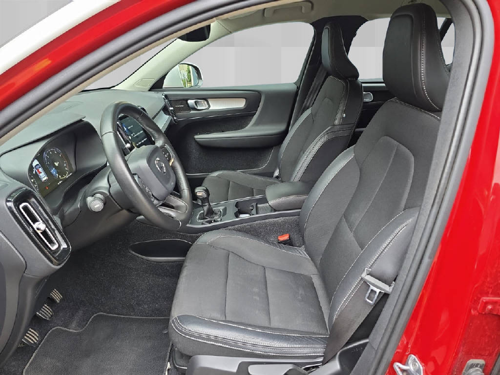 VOLVO XC40 1.5 T3 Momentum-image-8