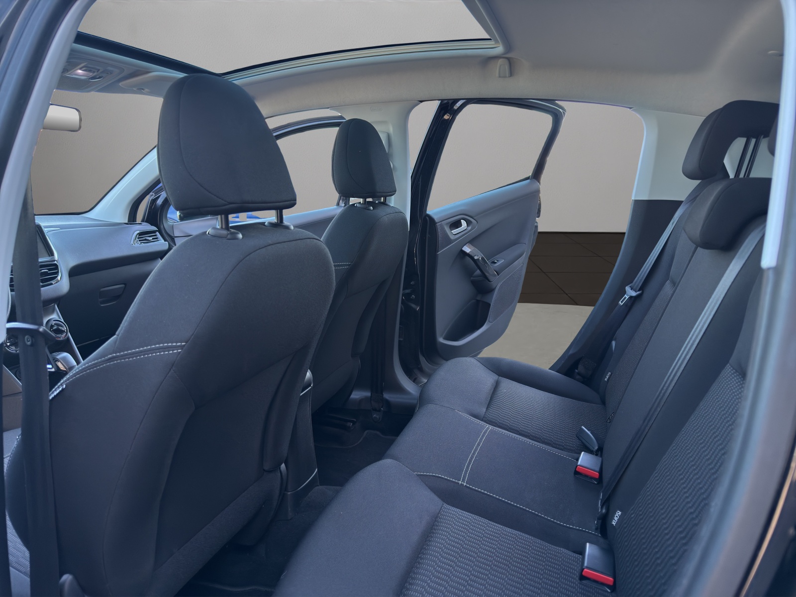 PEUGEOT 208 1.2 PureTech Style-image-10