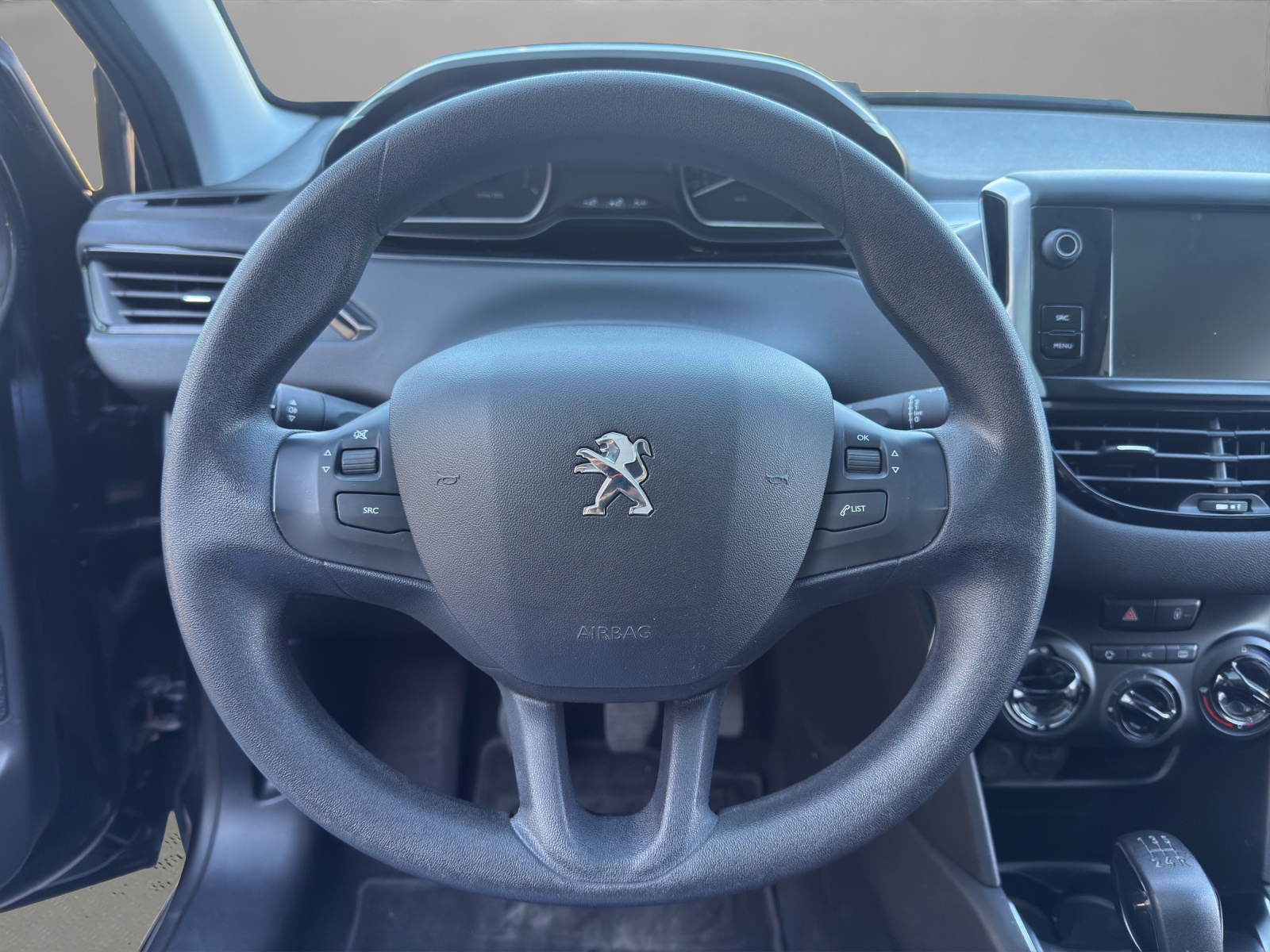 PEUGEOT 208 1.2 PureTech Style-image-14