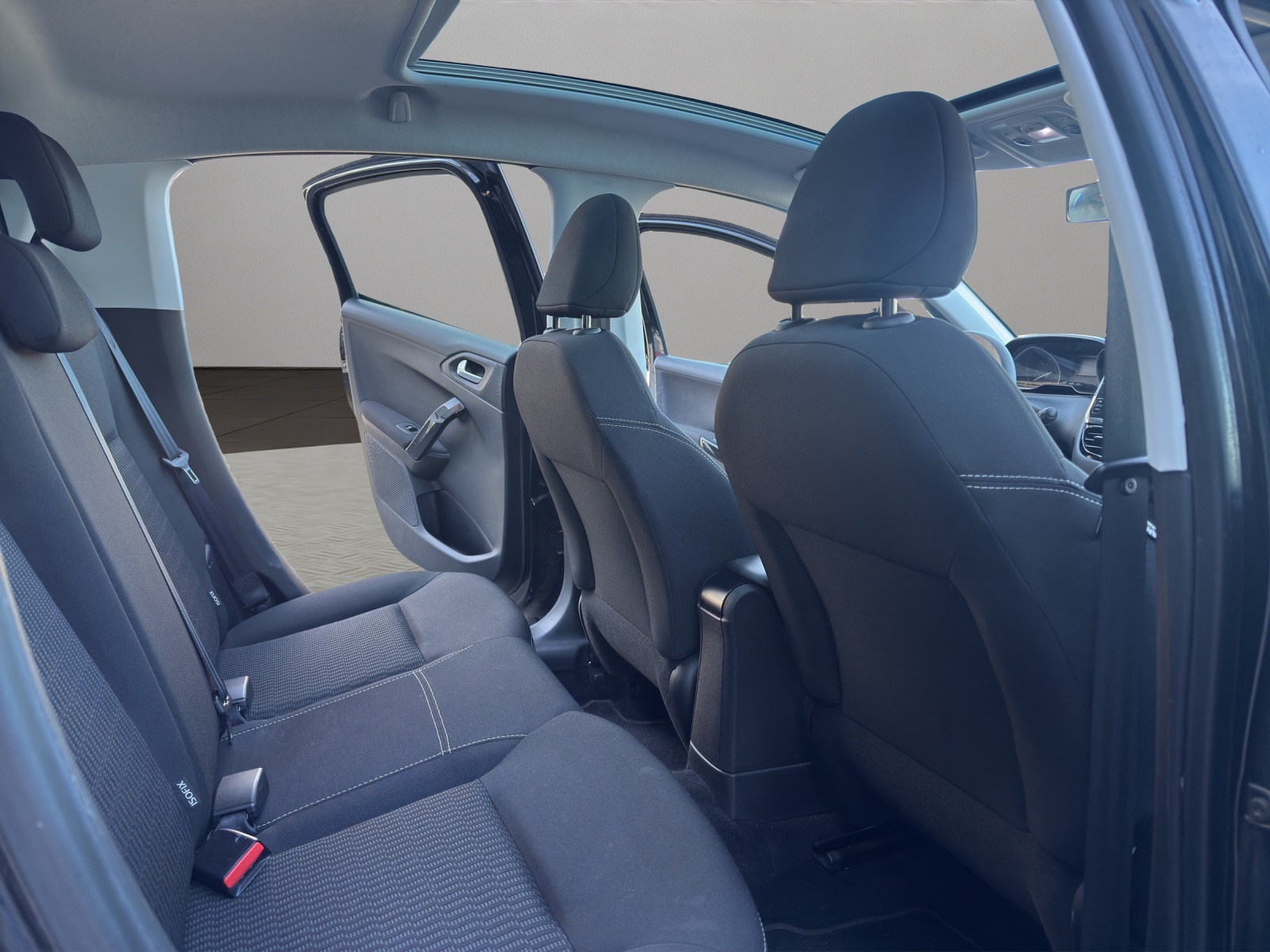 PEUGEOT 208 1.2 PureTech Style-image-9