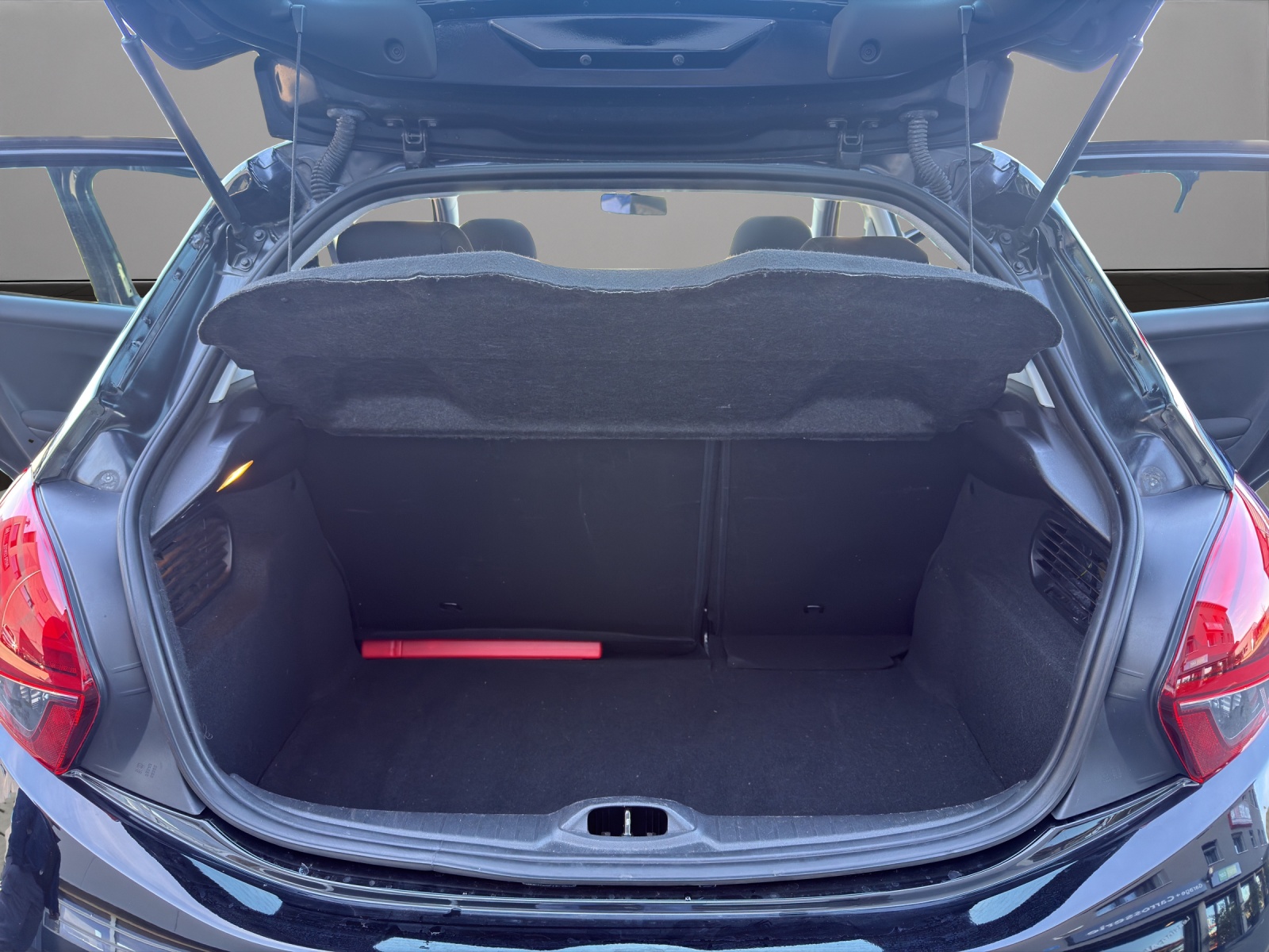 PEUGEOT 208 1.2 PureTech Style-image-18