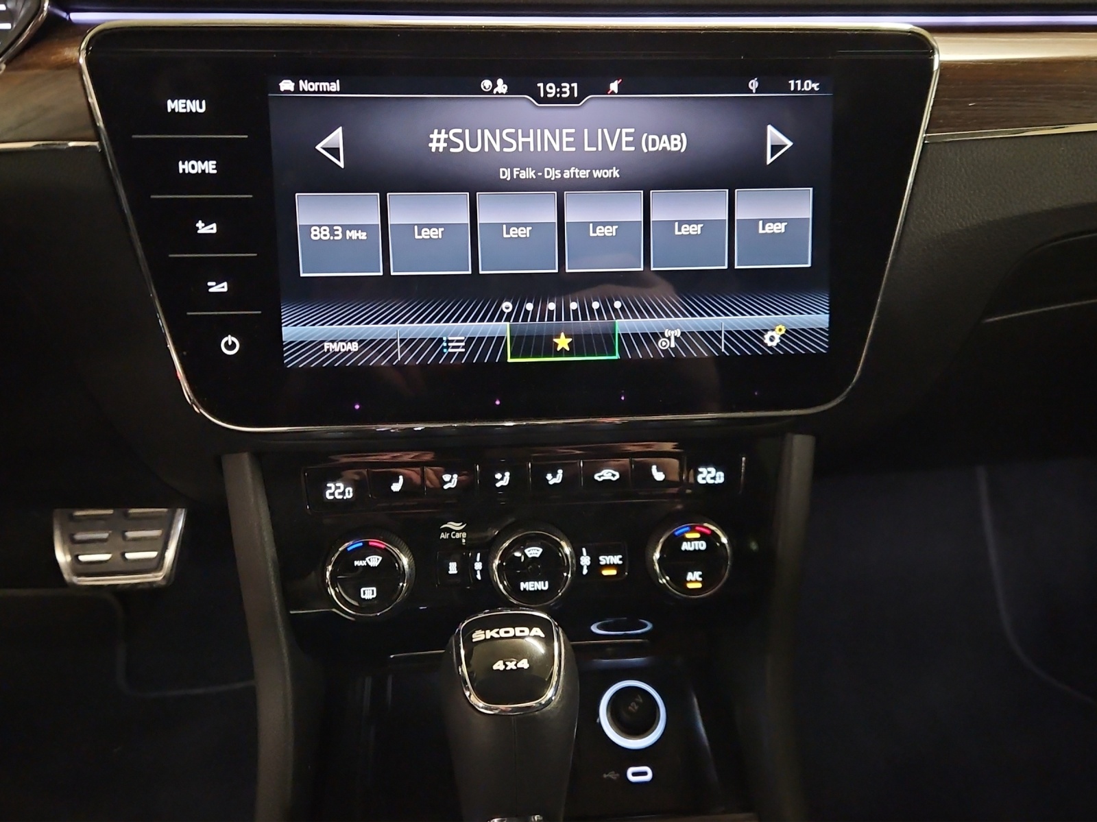 SKODA Superb Combi 2.0 TDi SportLine Light 4x4 DSG-image-15