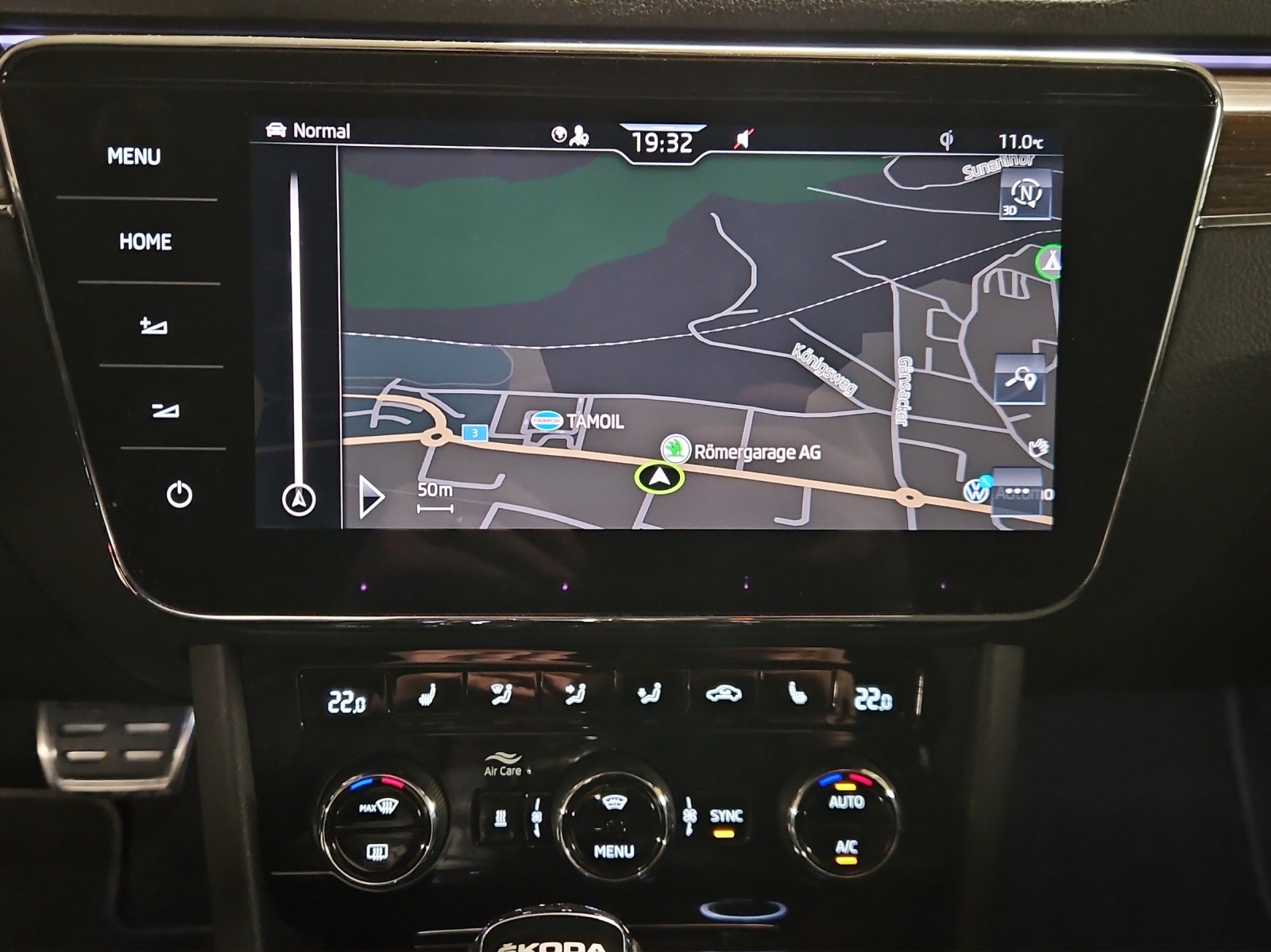 SKODA Superb 2.0 TDi Scout 4x4 DSG-image-13