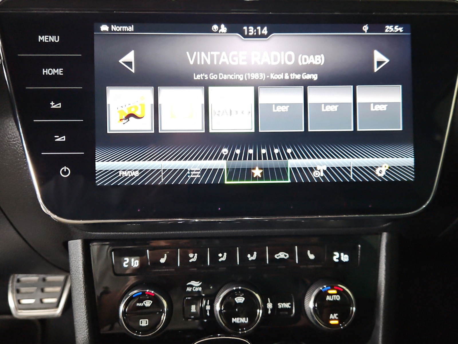 SKODA Superb 2.0 TDi Scout 4x4 DSG-image-16