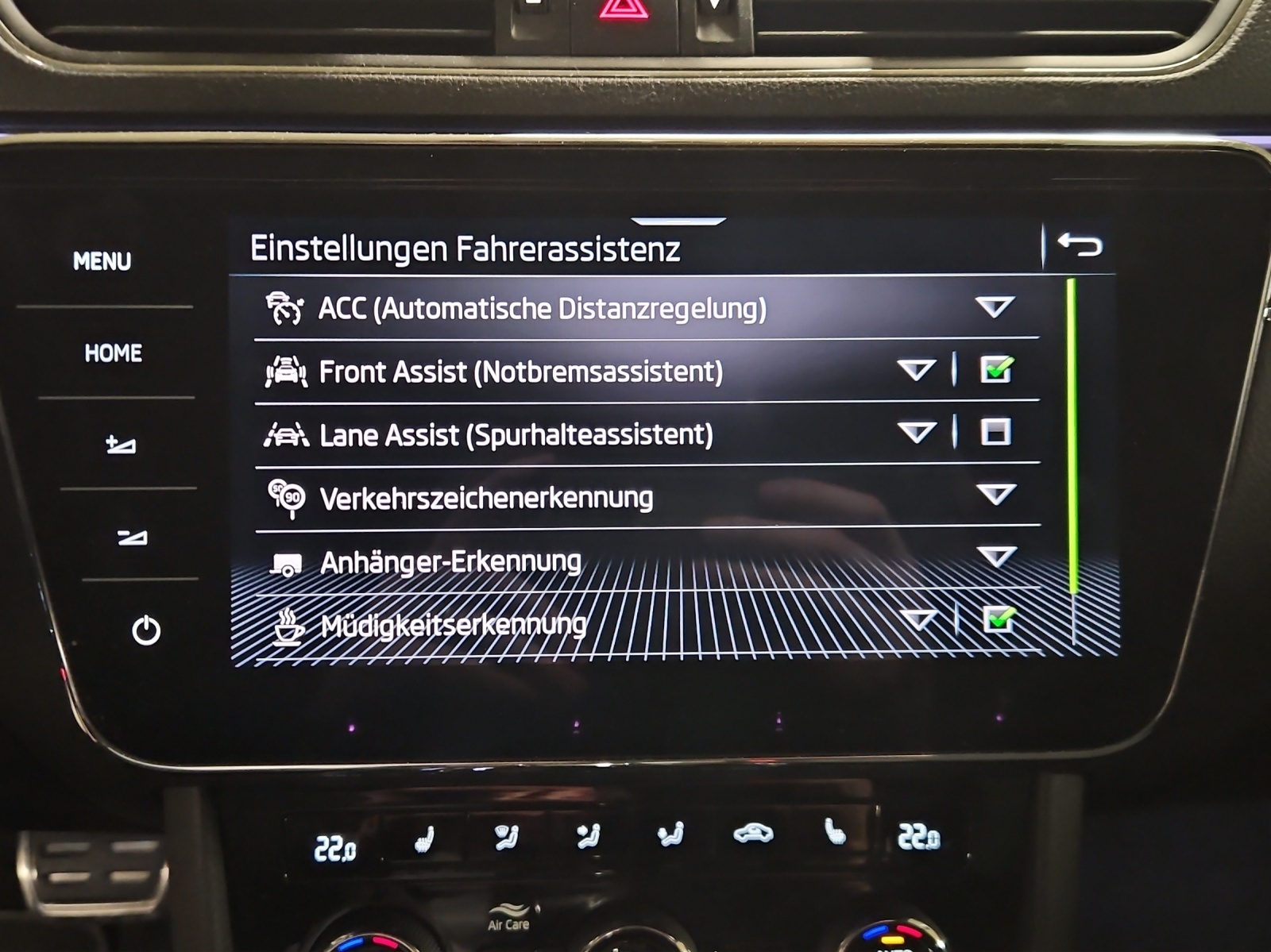 SKODA Superb 2.0 TDi Scout 4x4 DSG-image-18
