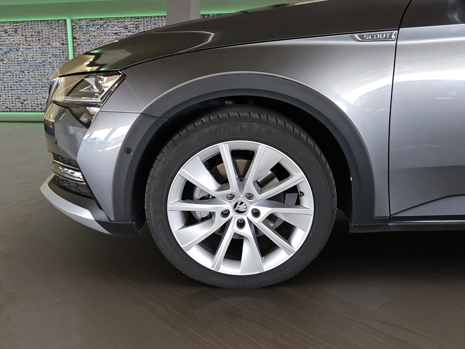 SKODA Superb 2.0 TDi Scout 4x4 DSG-image-5