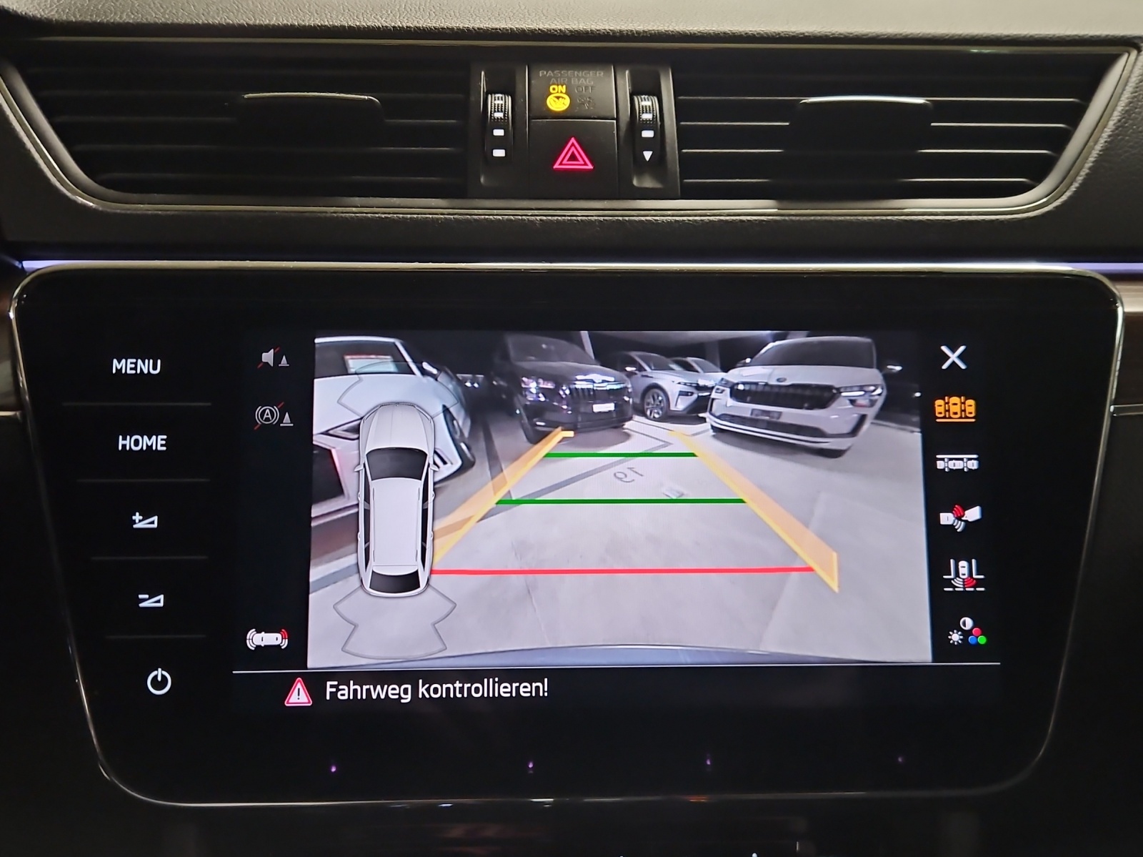 SKODA Superb 2.0 TDi Scout 4x4 DSG-image-14