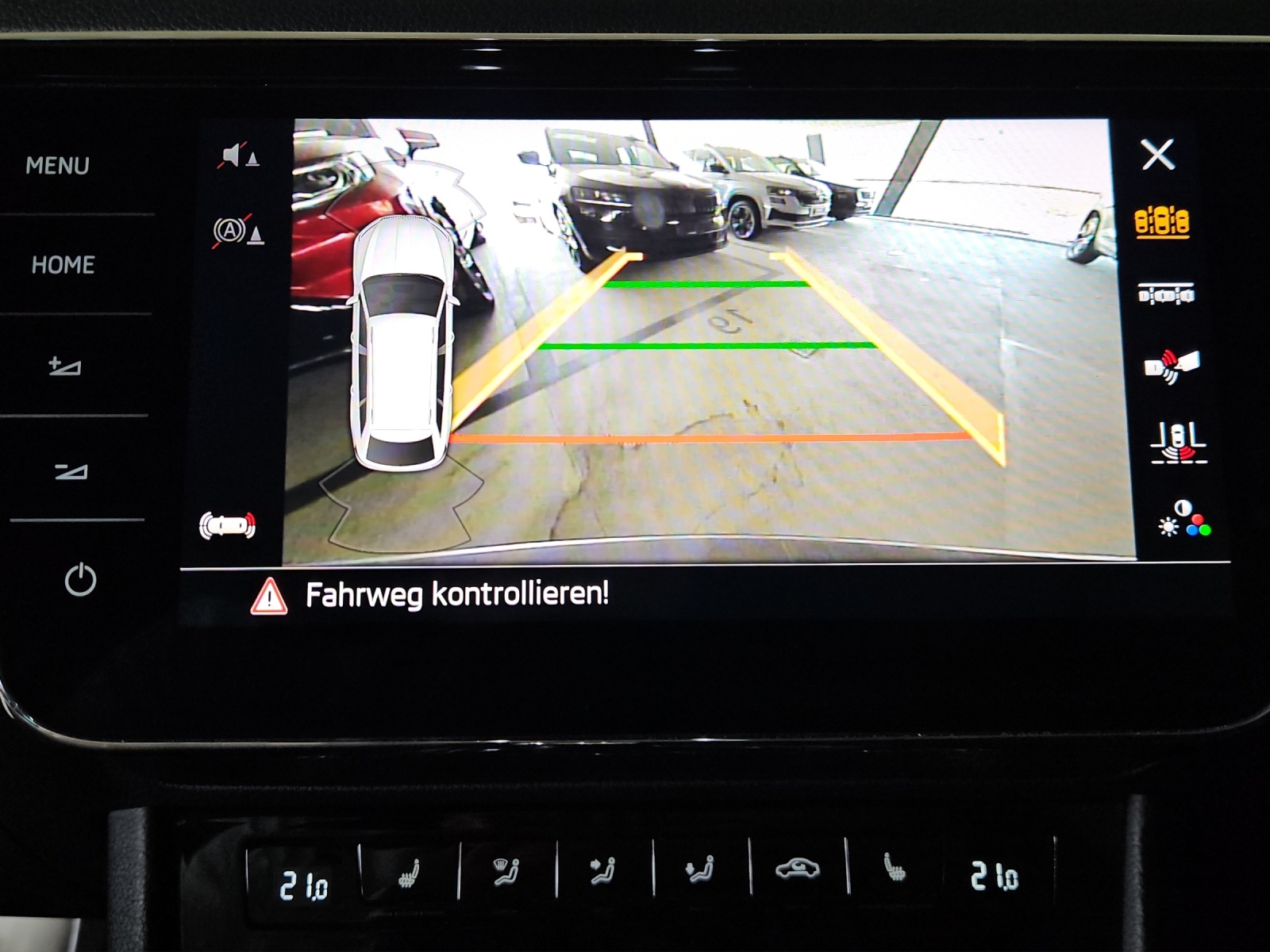 SKODA Superb 2.0 TDi Scout 4x4 DSG-image-13