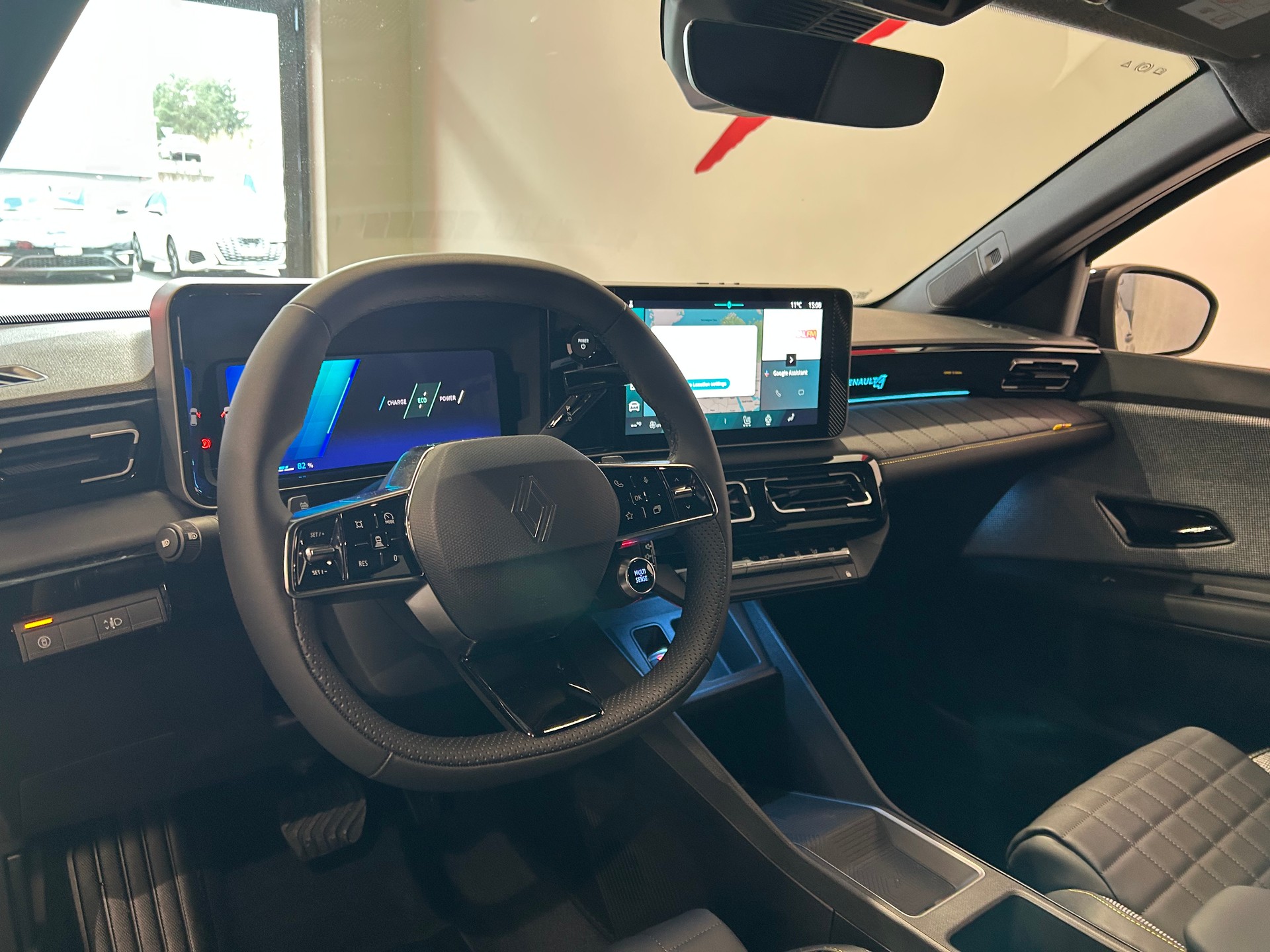RENAULT R4 E-Tech Comfort Range 52 kWh Iconic-image-7