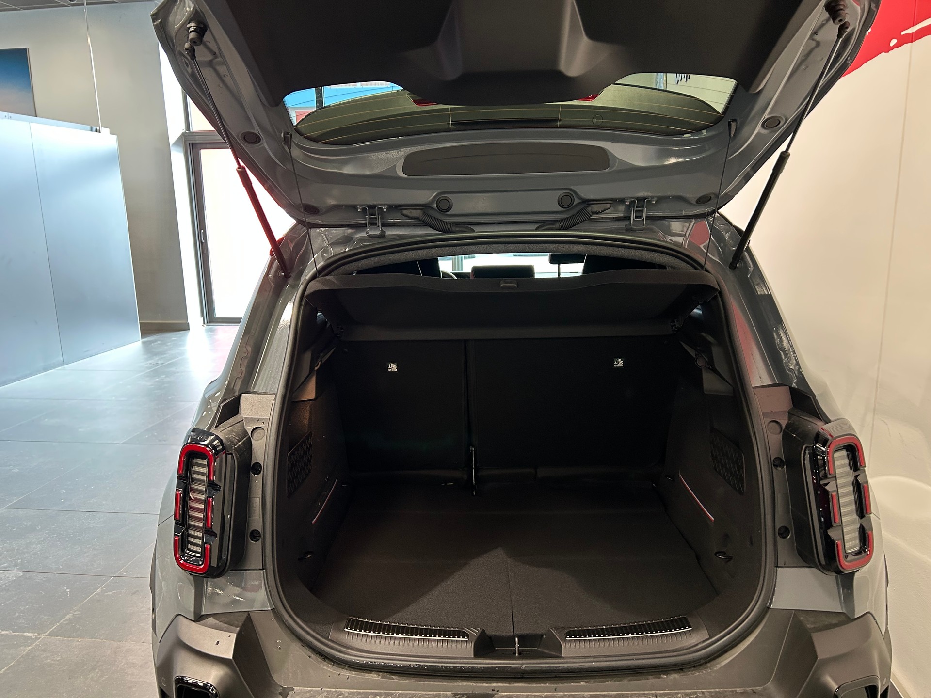 RENAULT R4 E-Tech Comfort Range 52 kWh Iconic-image-15