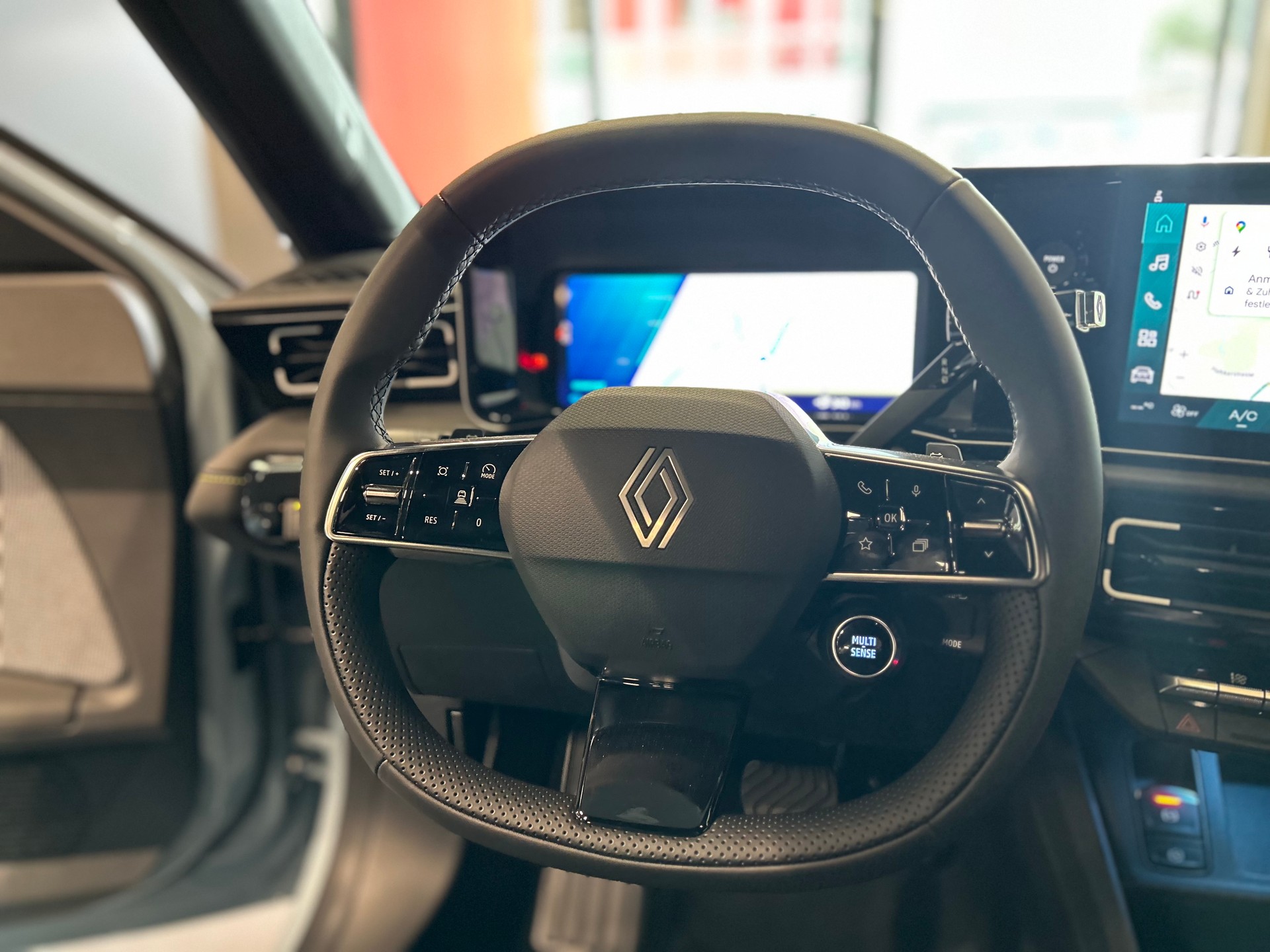 RENAULT R4 E-Tech Comfort Range 52 kWh Iconic-image-8