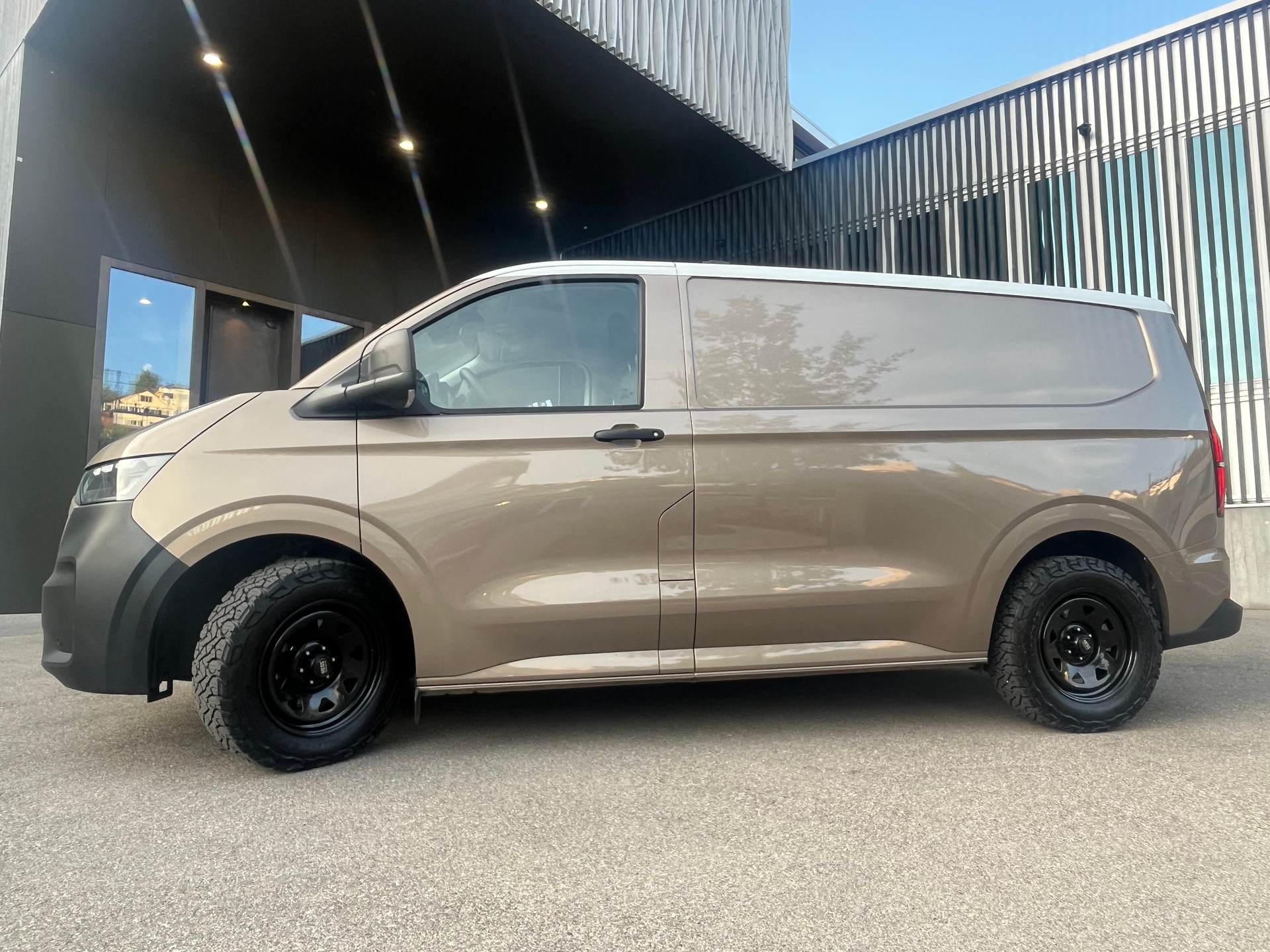 VW Transporter 2.0 TDI-image-1
