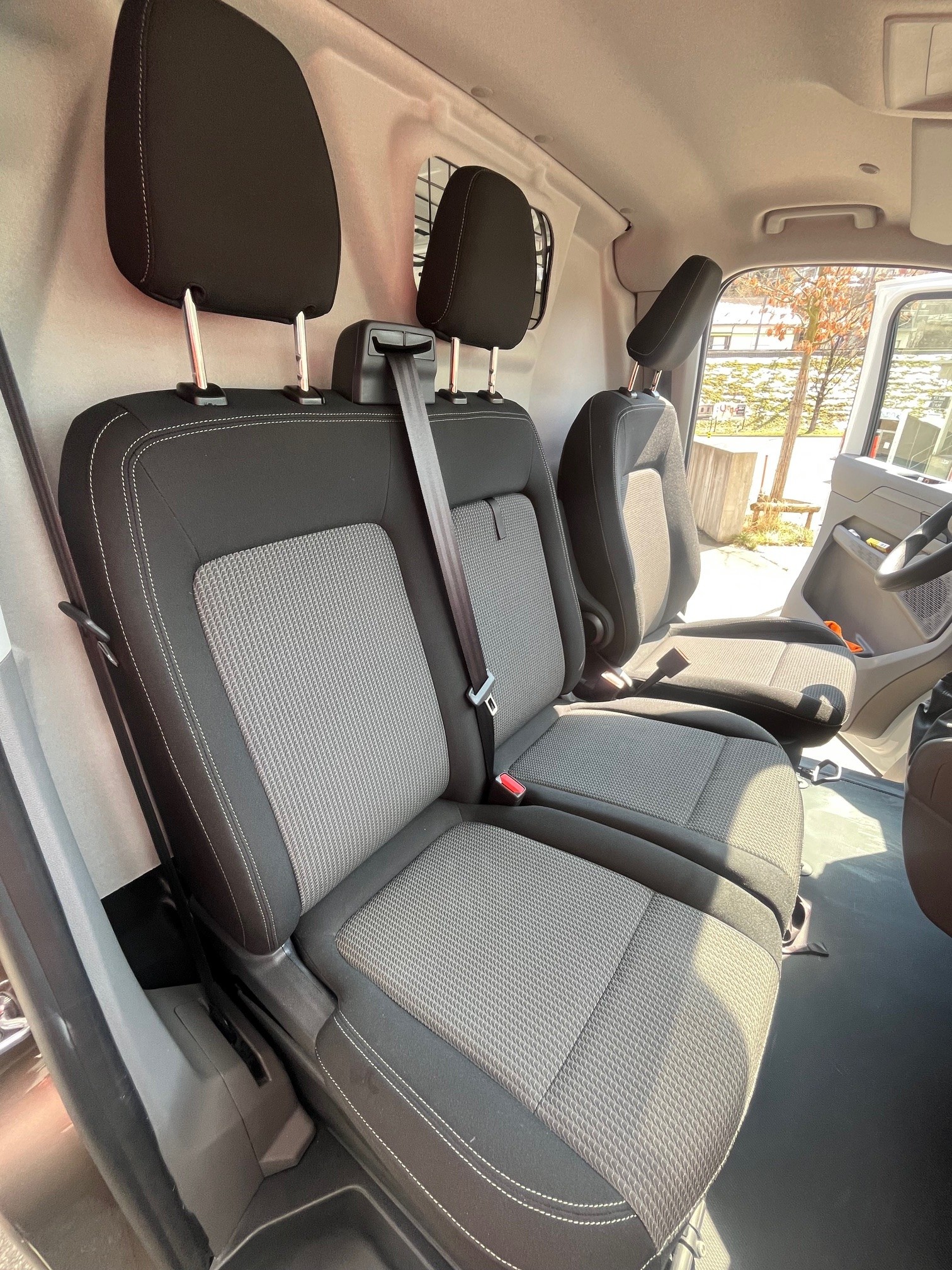 VW Transporter 2.0 TDI-image-5