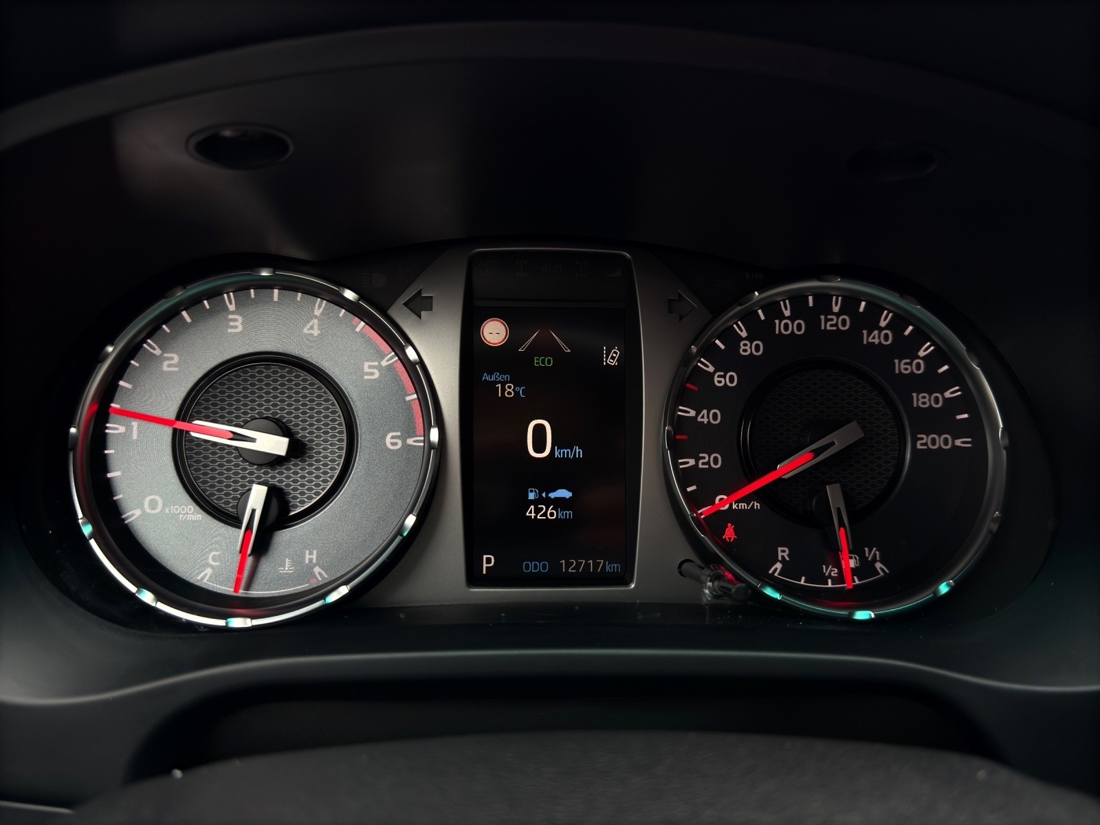 TOYOTA Hilux 2.8d GR Sport II Double Cab 4x4 A-image-19