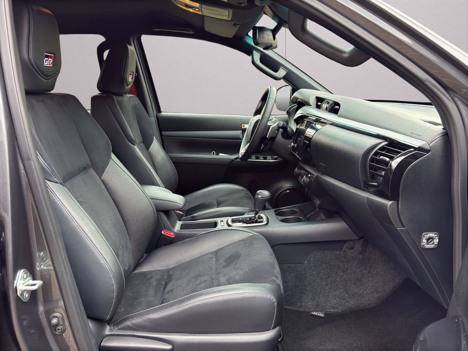 TOYOTA Hilux 2.8d GR Sport II Double Cab 4x4 A-image-10