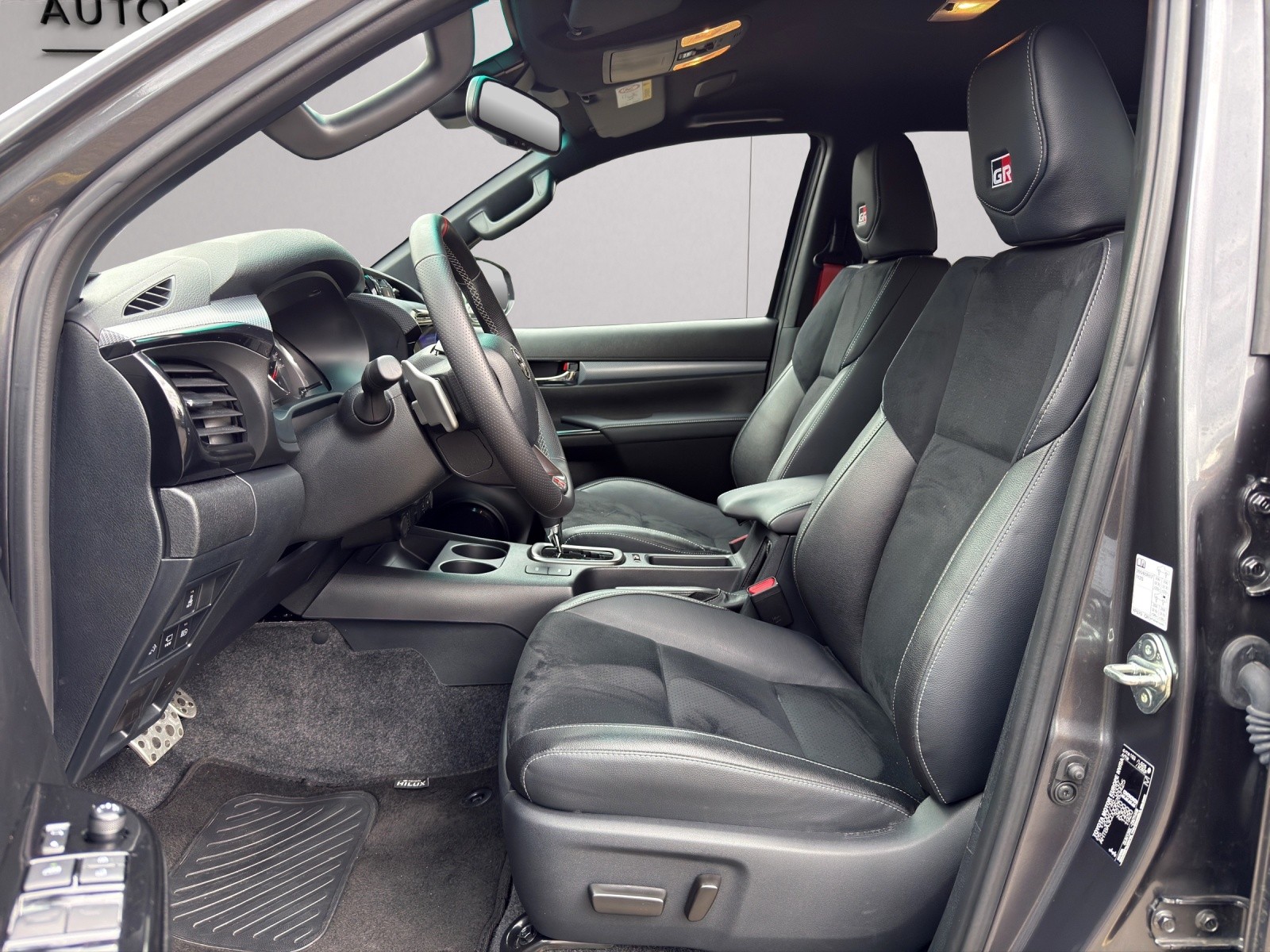 TOYOTA Hilux 2.8d GR Sport II Double Cab 4x4 A-image-8