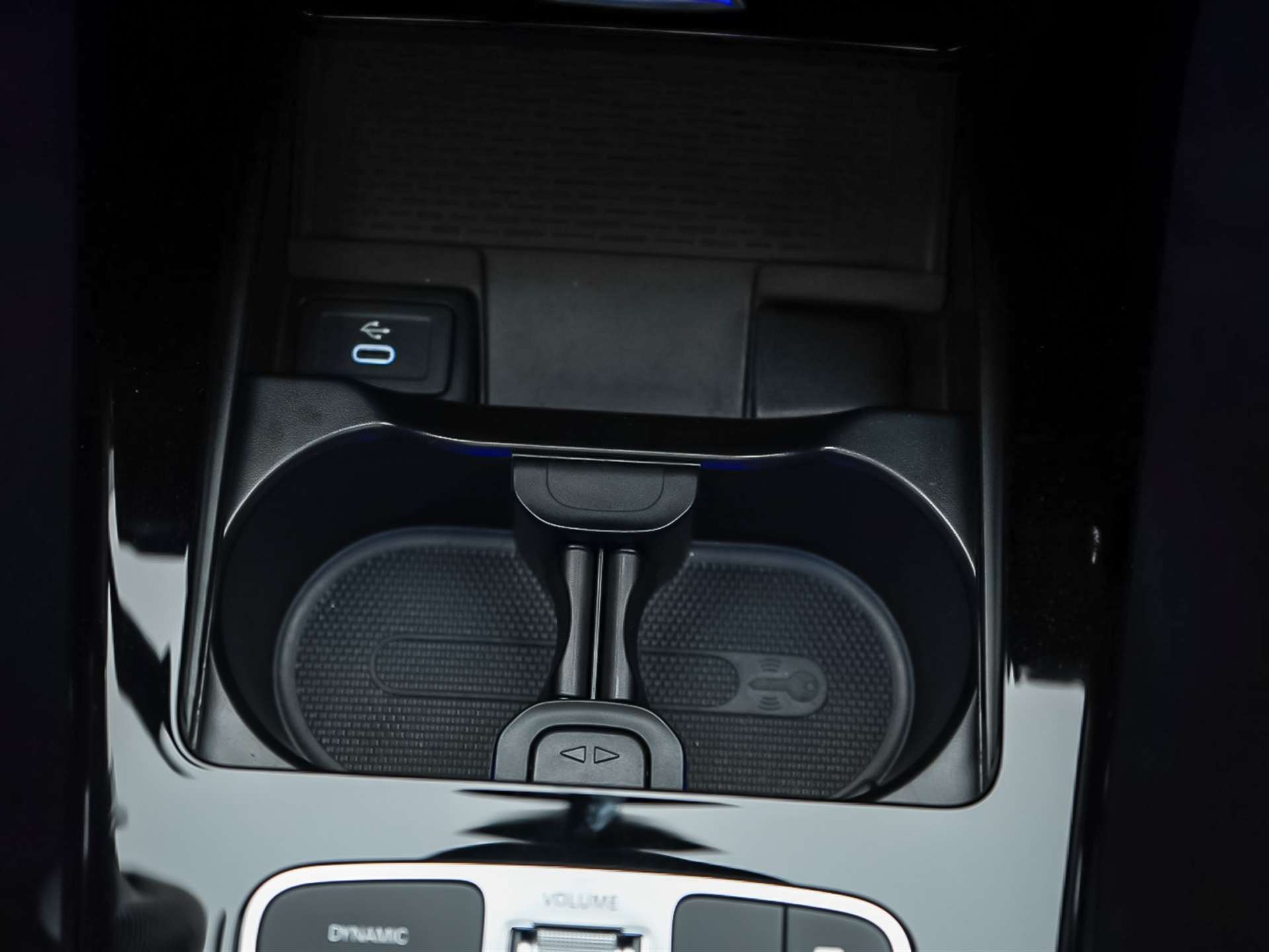 MERCEDES-BENZ A 35 AMG 4Matic+ 8G-DCT *Limousine*Panorama*Aero Paket*Multibeam LED*-image-27