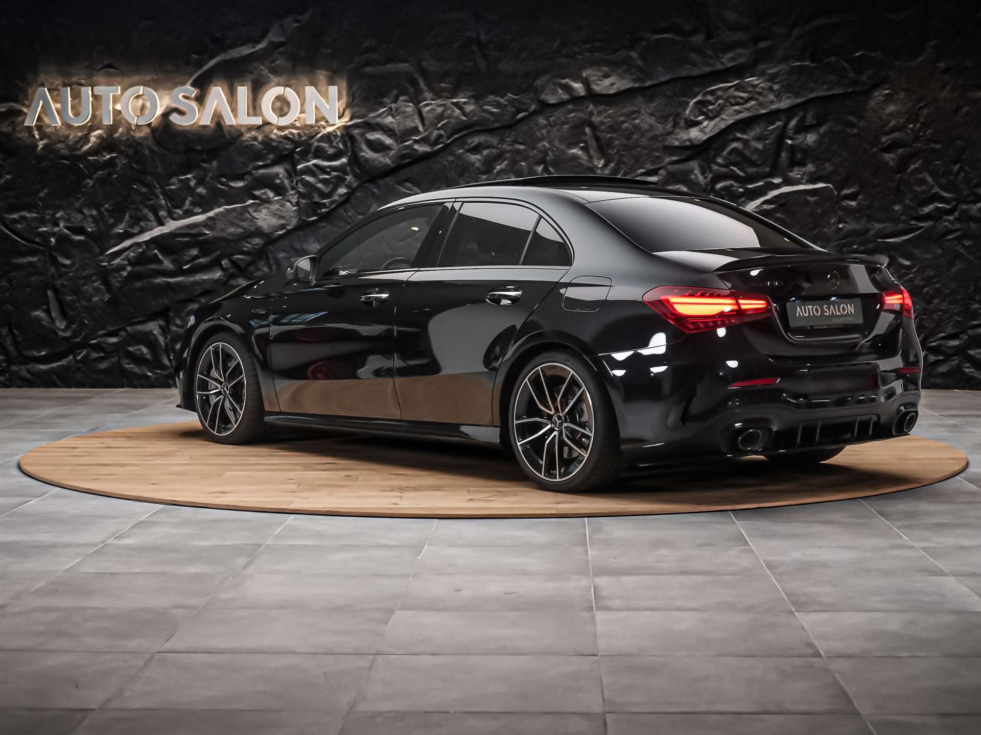 MERCEDES-BENZ A 35 AMG 4Matic+ 8G-DCT *Limousine*Panorama*Aero Paket*Multibeam LED*-image-3