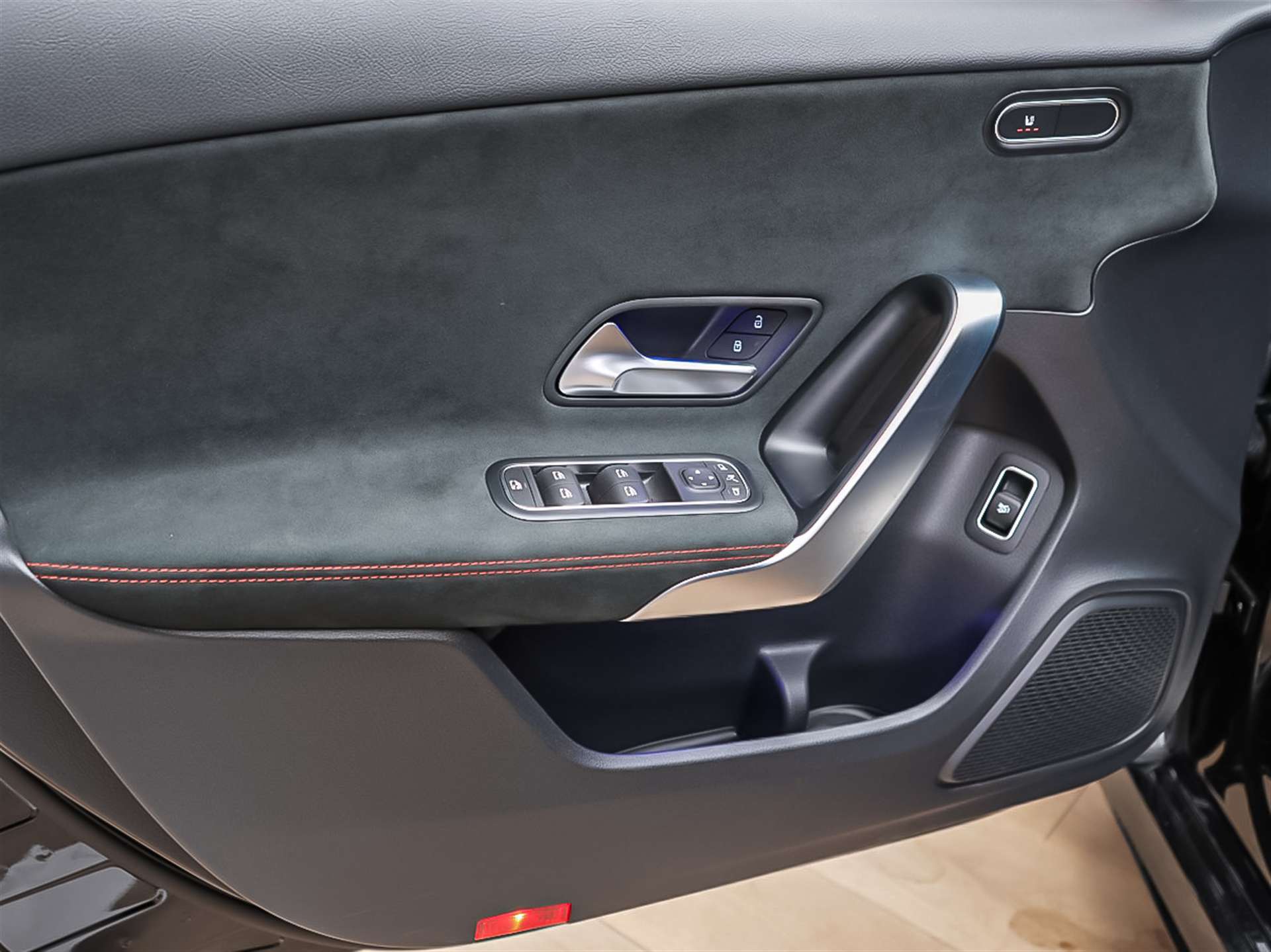 MERCEDES-BENZ A 35 AMG 4Matic+ 8G-DCT *Limousine*Panorama*Aero Paket*Multibeam LED*-image-19