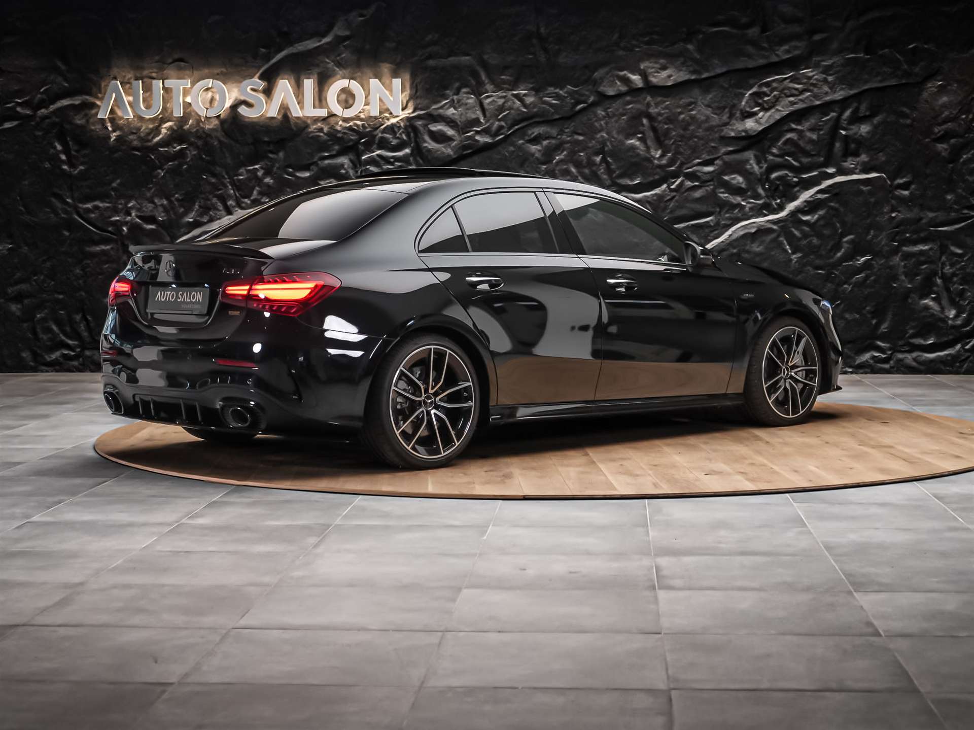 MERCEDES-BENZ A 35 AMG 4Matic+ 8G-DCT *Limousine*Panorama*Aero Paket*Multibeam LED*-image-5