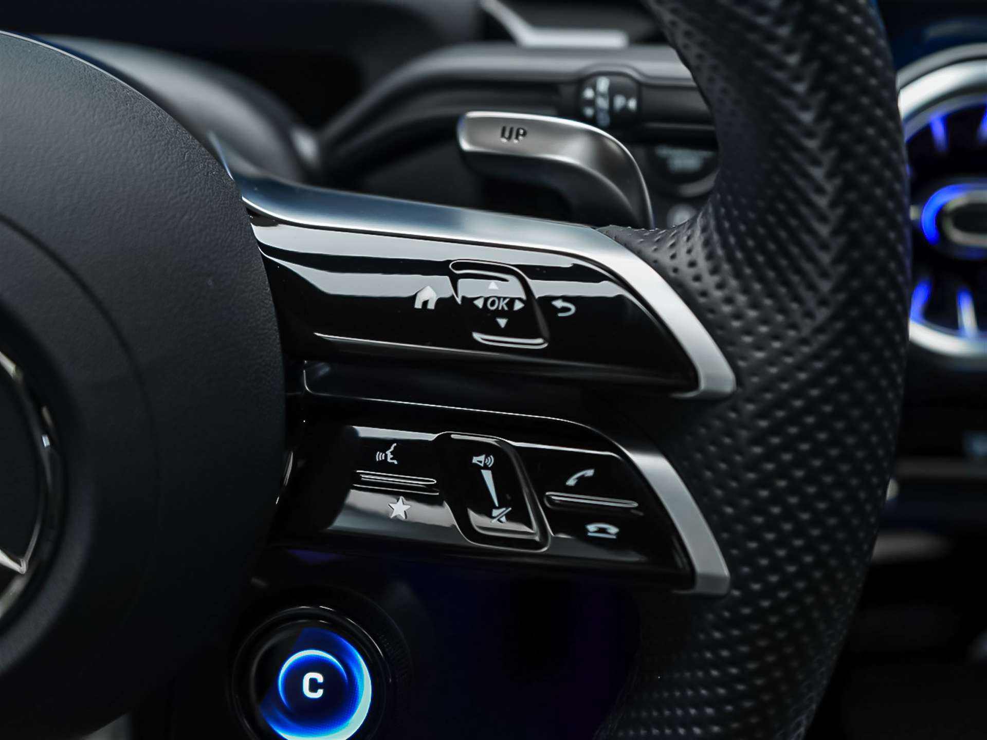 MERCEDES-BENZ A 35 AMG 4Matic+ 8G-DCT *Limousine*Panorama*Aero Paket*Multibeam LED*-image-31