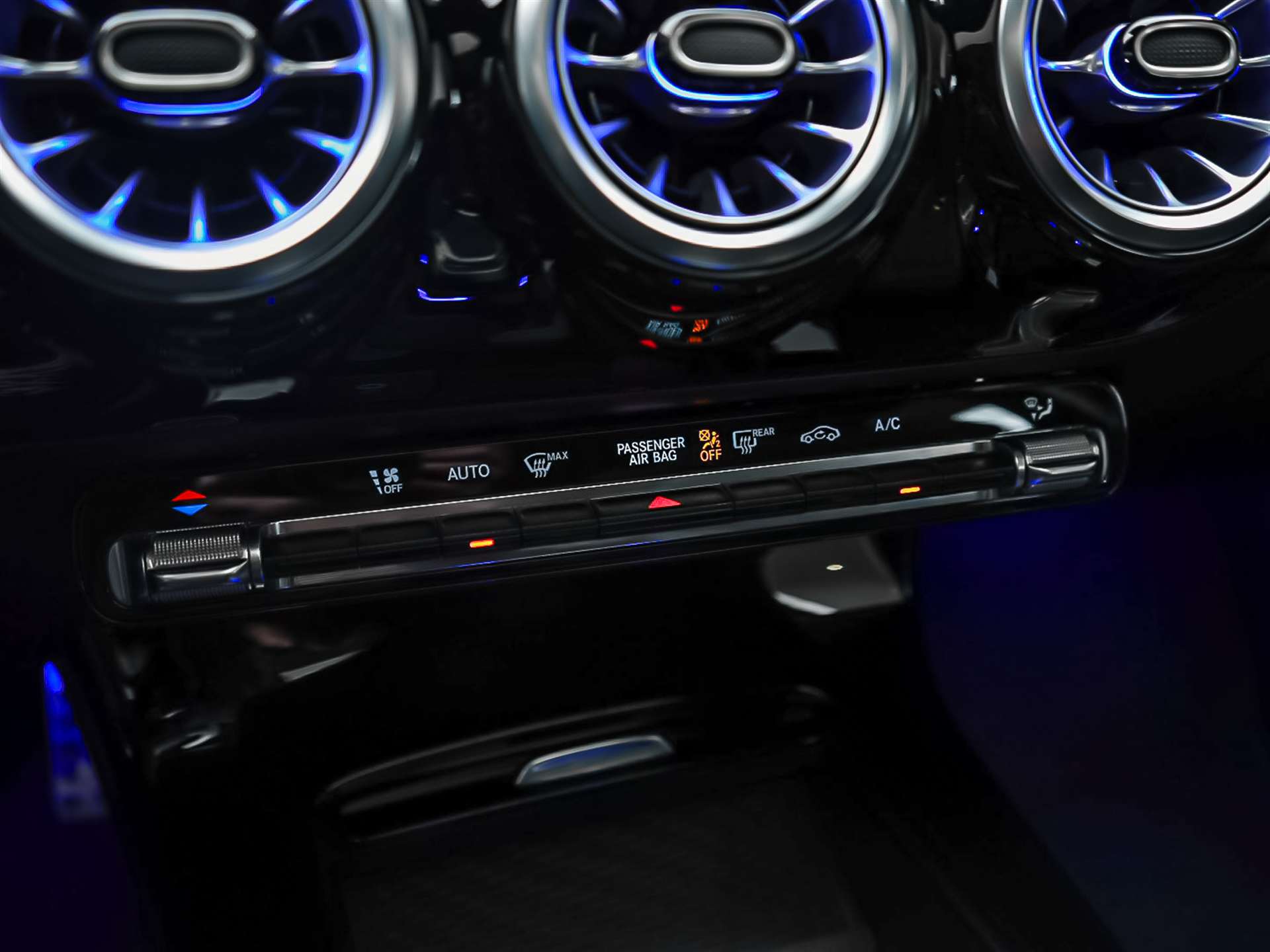 MERCEDES-BENZ A 35 AMG 4Matic+ 8G-DCT *Limousine*Panorama*Aero Paket*Multibeam LED*-image-26