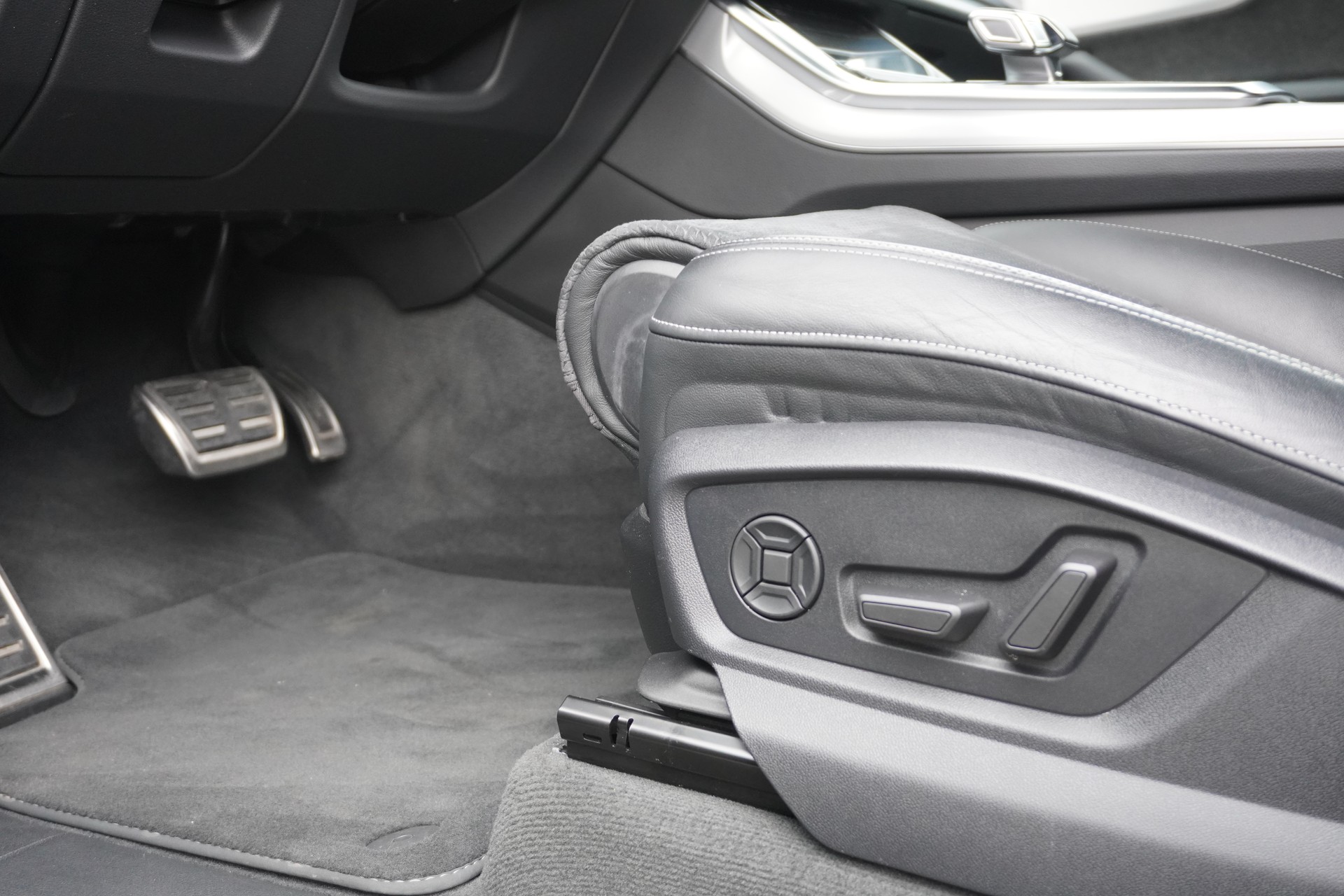 AUDI Q8 55 TFSI Black Edition quattro tiptronic S-LINE!!!-image-44