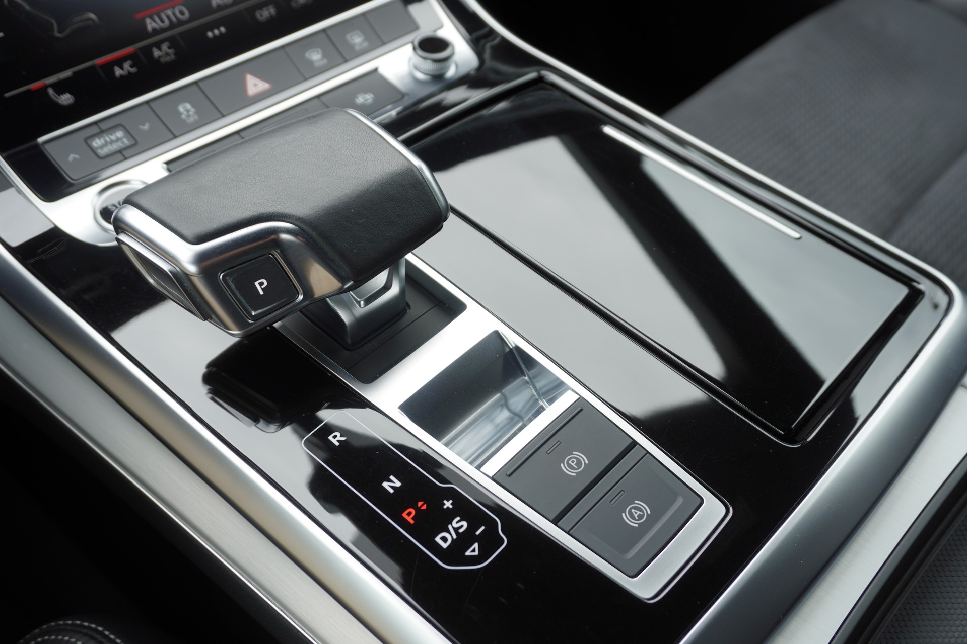 AUDI Q8 55 TFSI Black Edition quattro tiptronic S-LINE!!!-image-19