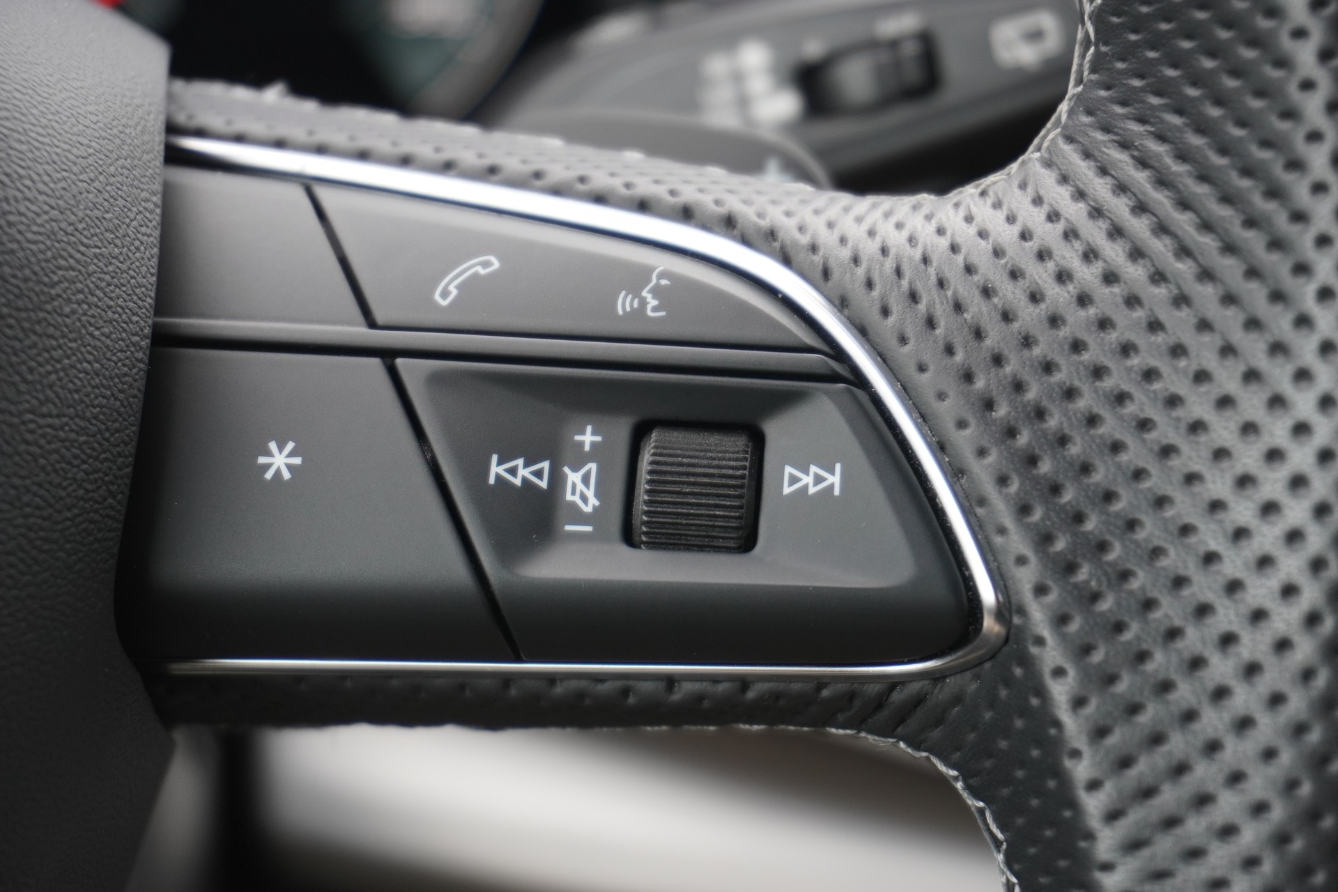 AUDI Q8 55 TFSI Black Edition quattro tiptronic S-LINE!!!-image-37