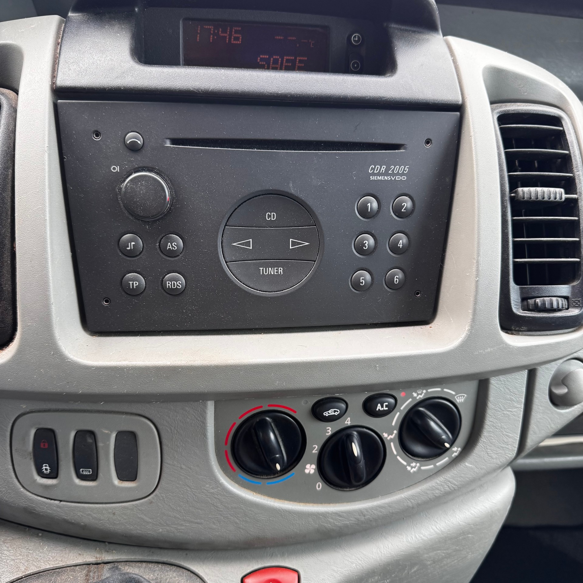 OPEL Vivaro Tour 2.5 CDTI 2.7t-image-3