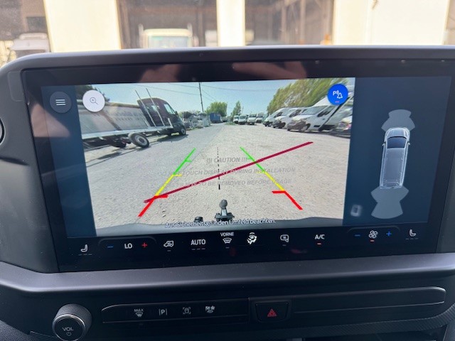 FORD Spez. Preis !! L1H1 320 Trend mit Automat-Getriebe und Anhängerkupplung 2-Plätzer mit Komfortsitze.-image-10