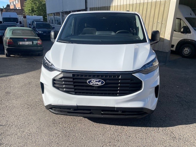 FORD Spez. Preis !! L1H1 320 Trend mit Automat-Getriebe und Anhängerkupplung 2-Plätzer mit Komfortsitze.-image-3
