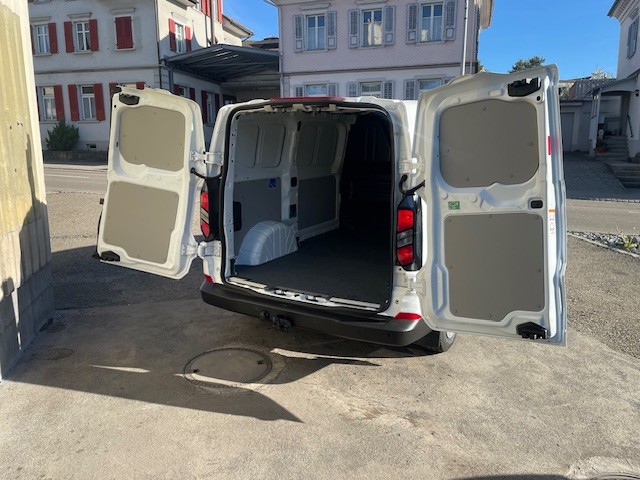 FORD Spez. Preis !! L1H1 320 Trend mit Automat-Getriebe und Anhängerkupplung 2-Plätzer mit Komfortsitze.-image-4