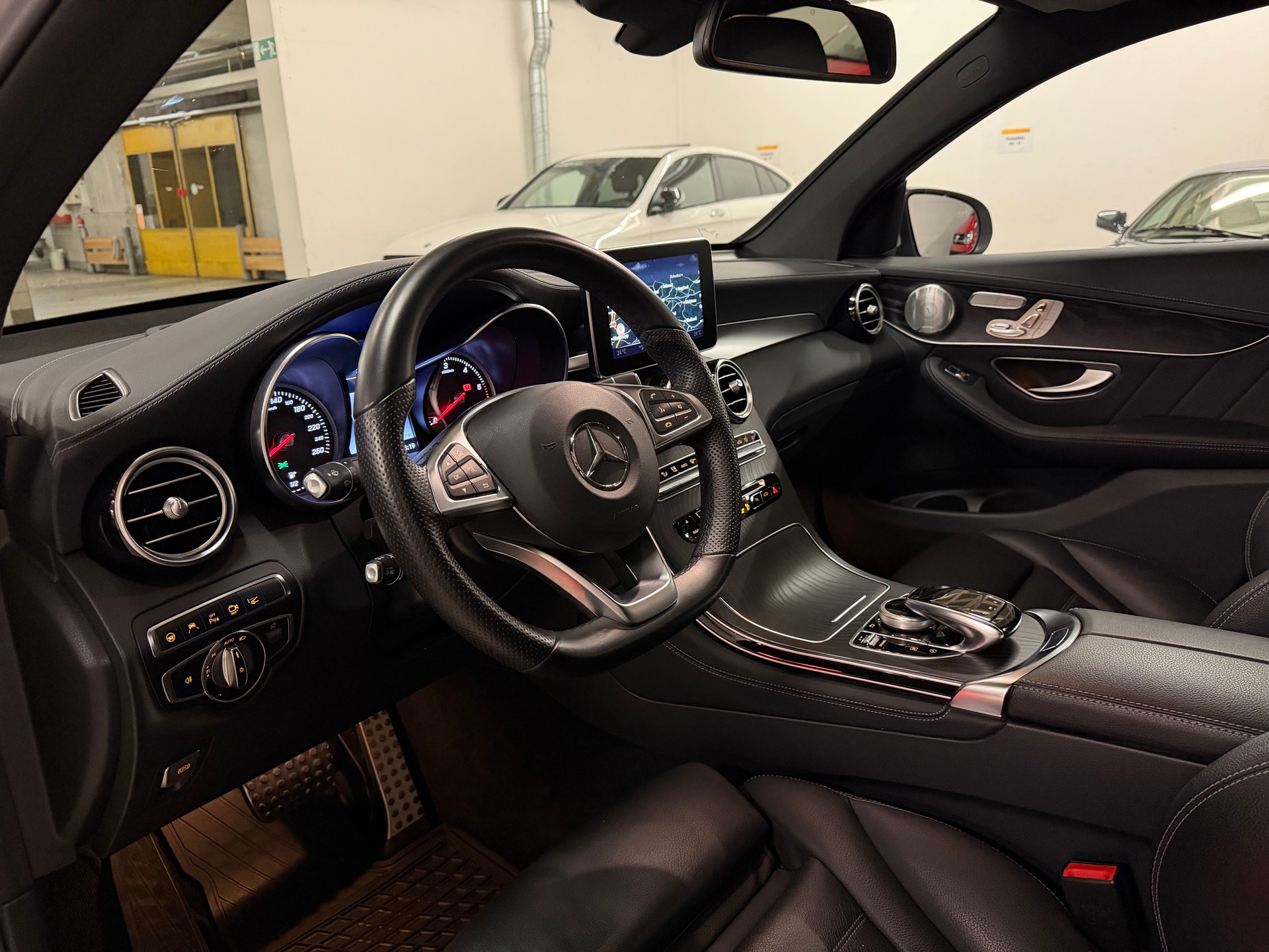 MERCEDES-BENZ GLC Coupé 250 d AMG Line 4Matic 9G-Tronic-image-4