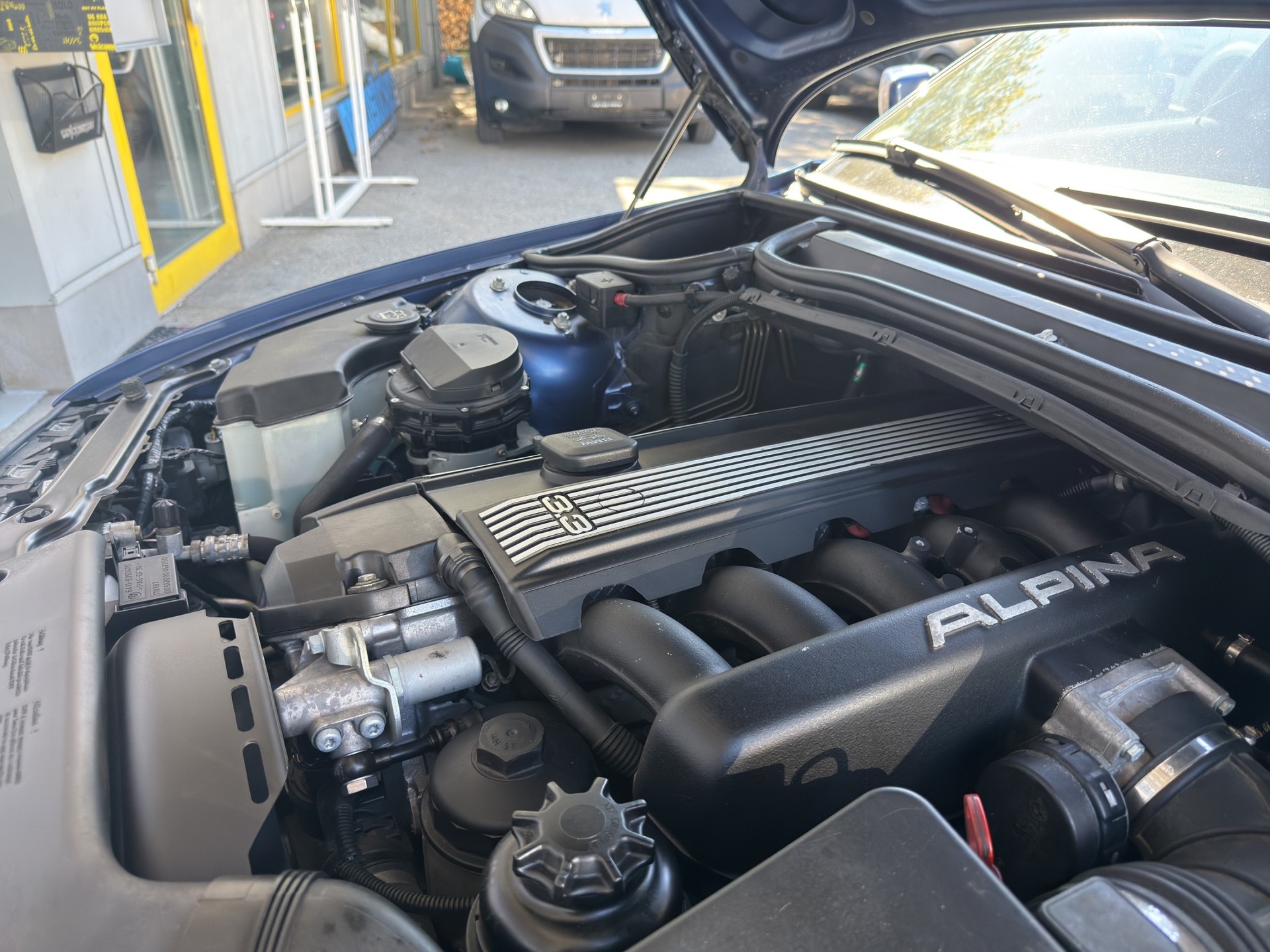 BMW-ALPINA B3 3.3 X Touring S.Tronic 4WD-image-11