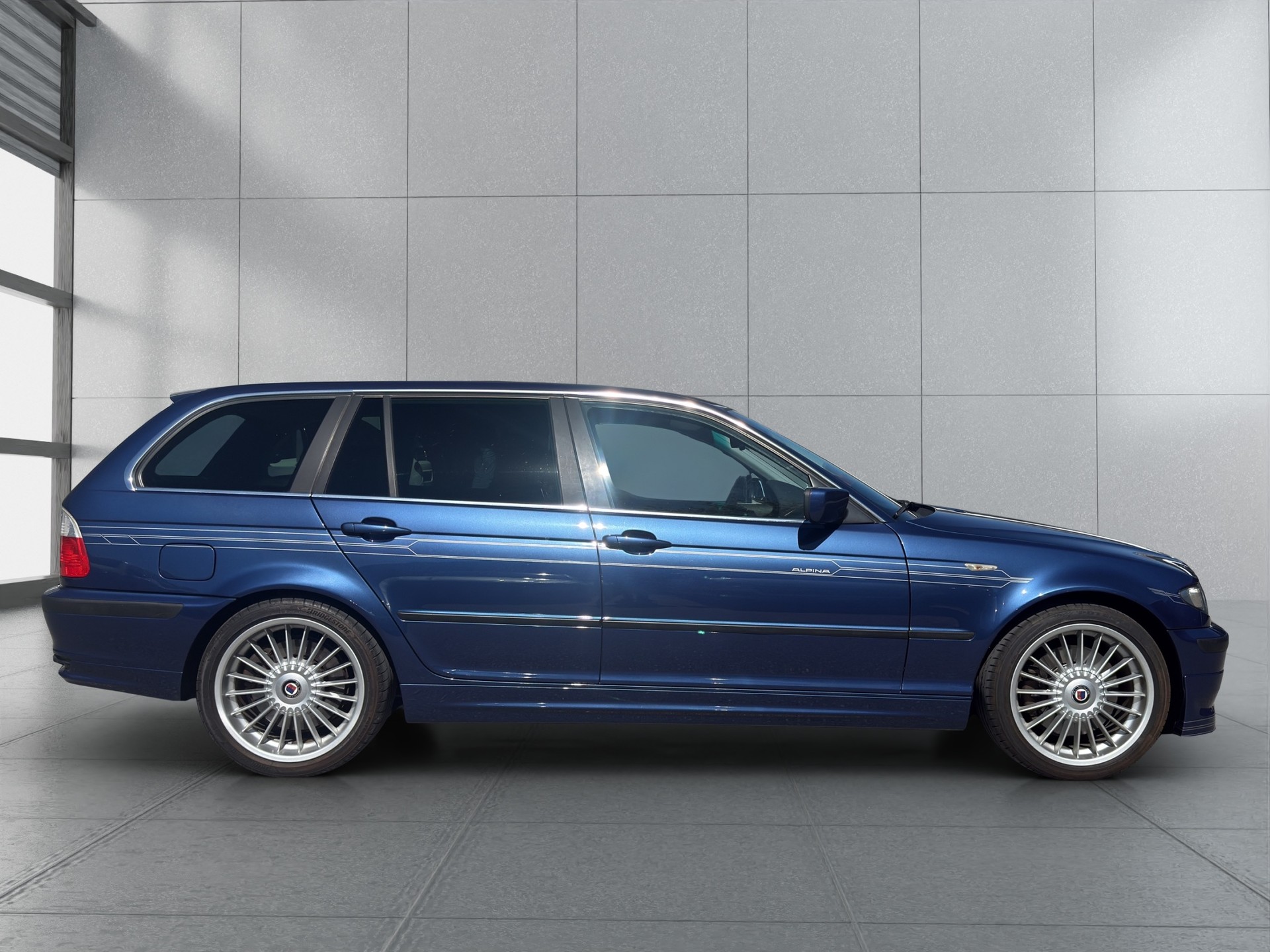 BMW-ALPINA B3 3.3 X Touring S.Tronic 4WD-image-2
