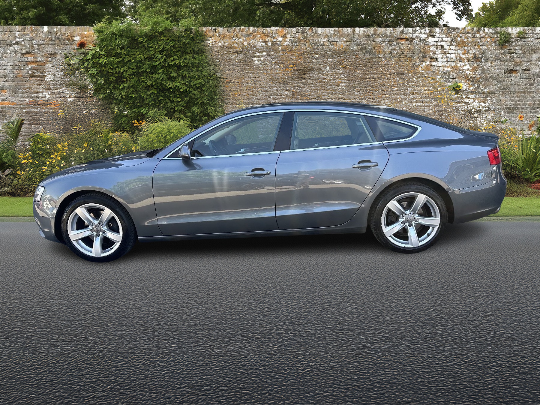 AUDI 2.0 TFSI (211 PS)-image-1