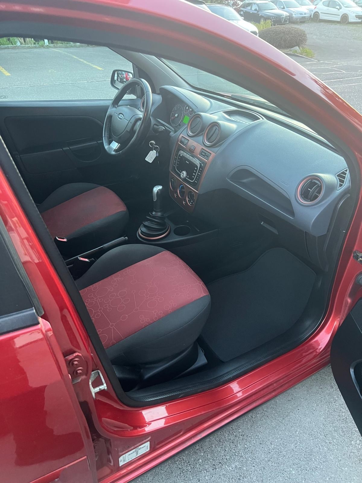 FORD Fiesta 1.4 16V Trend-image-2