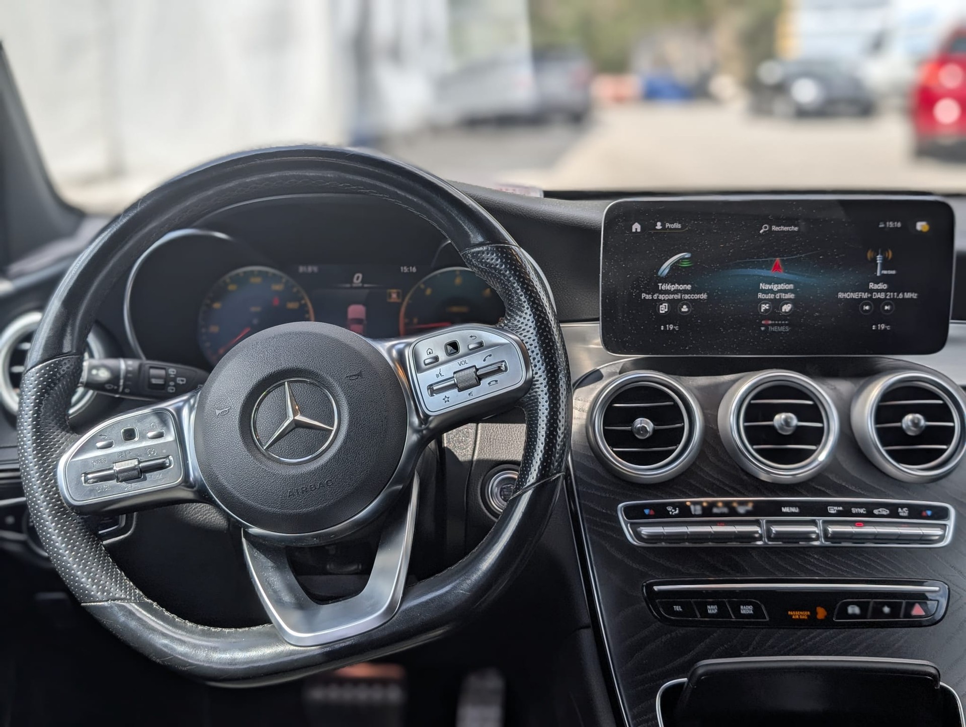MERCEDES-BENZ GLC 220 d AMG Line 4Matic 9G-Tronic-image-9