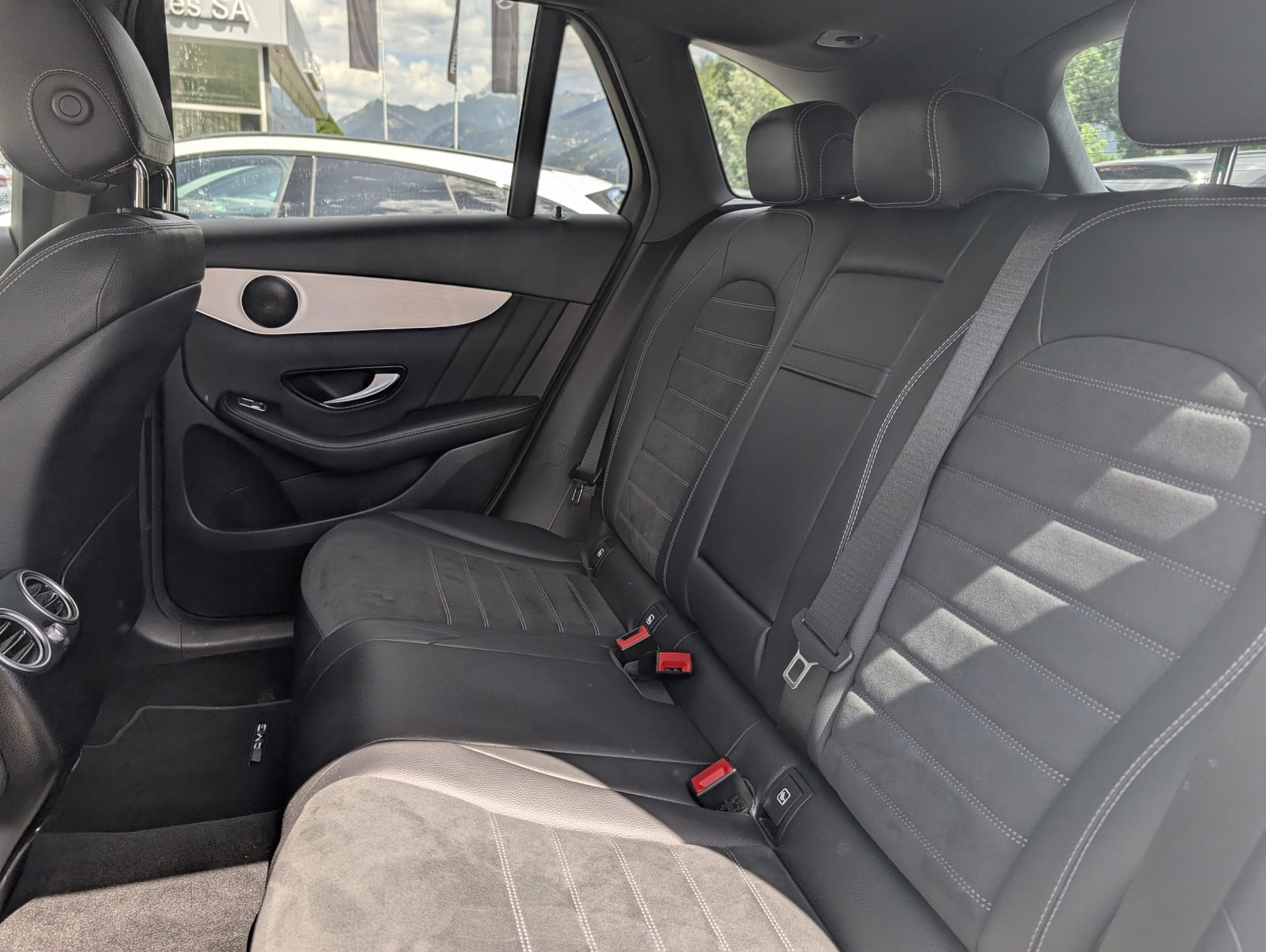 MERCEDES-BENZ GLC 220 d AMG Line 4Matic 9G-Tronic-image-15