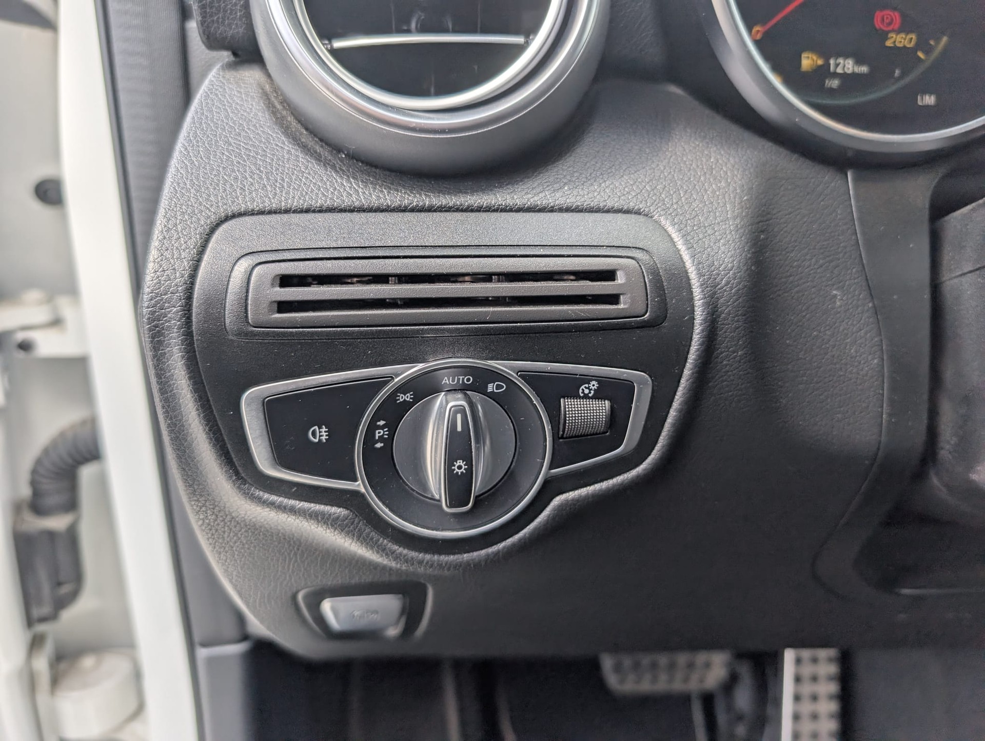 MERCEDES-BENZ GLC 220 d AMG Line 4Matic 9G-Tronic-image-11