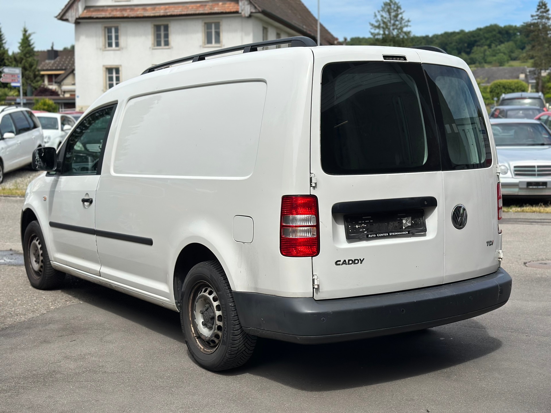 VW Caddy Maxi 1.6 TDI Blue Motion Technology-image-5