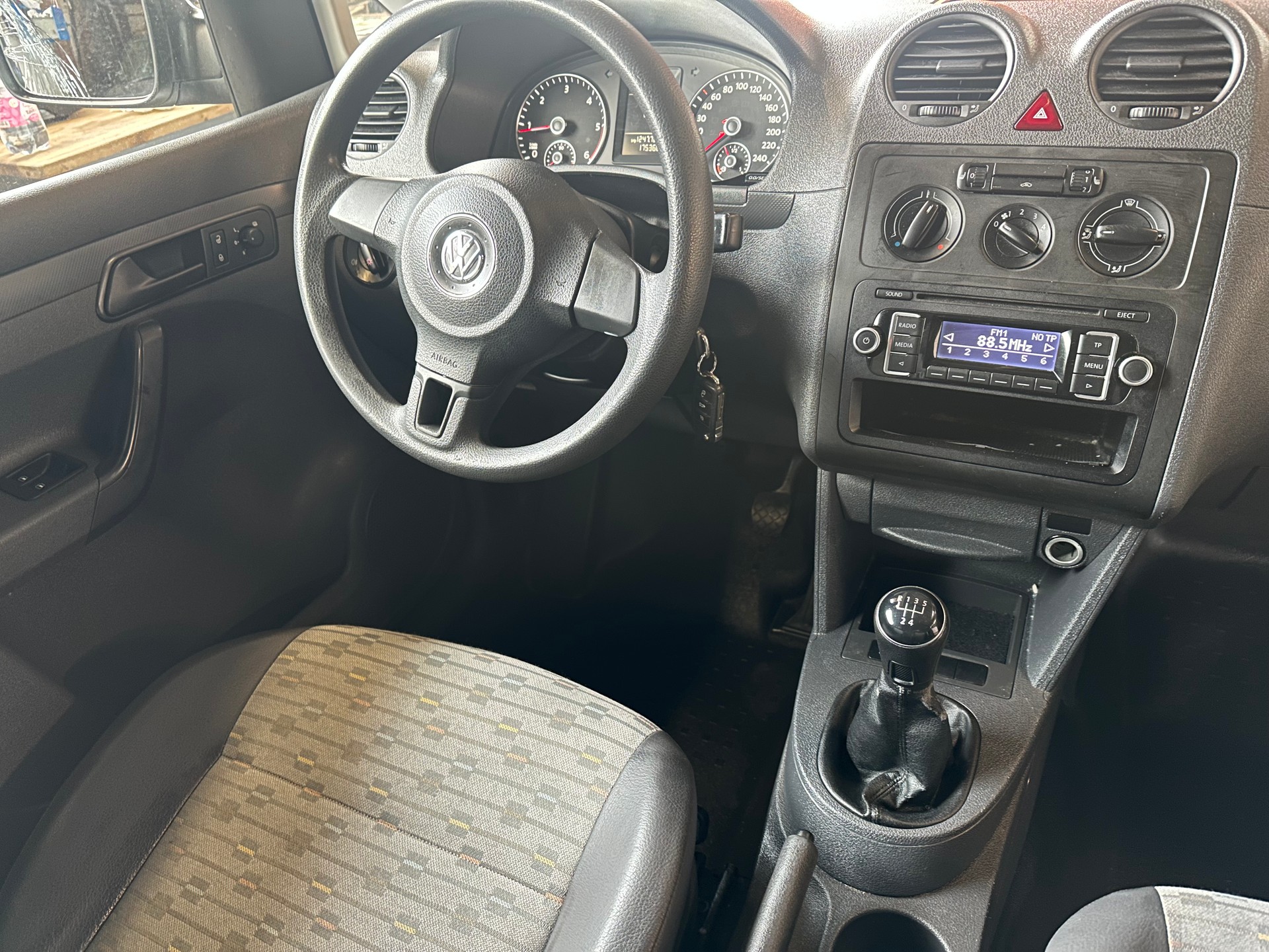 VW Caddy Maxi 1.6 TDI Blue Motion Technology-image-11